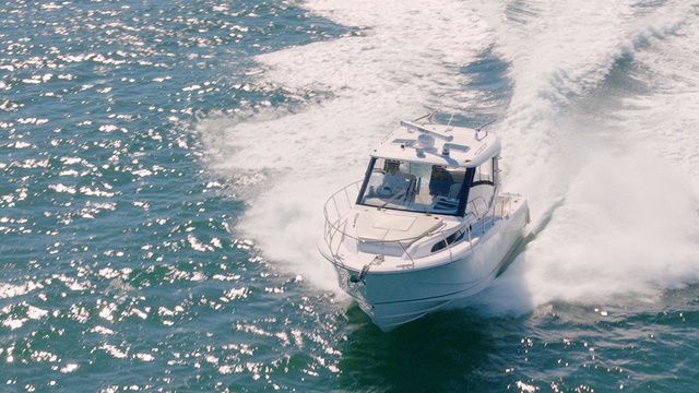 2023 Boston Whaler 325 Conquest - 27