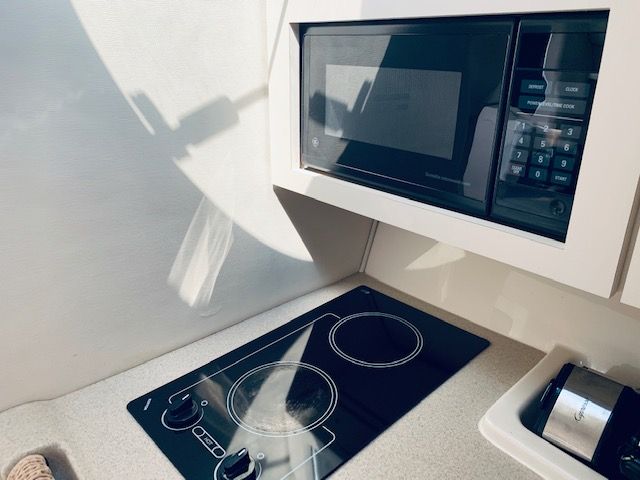 1999 Wellcraft 3000 Martinique - 23