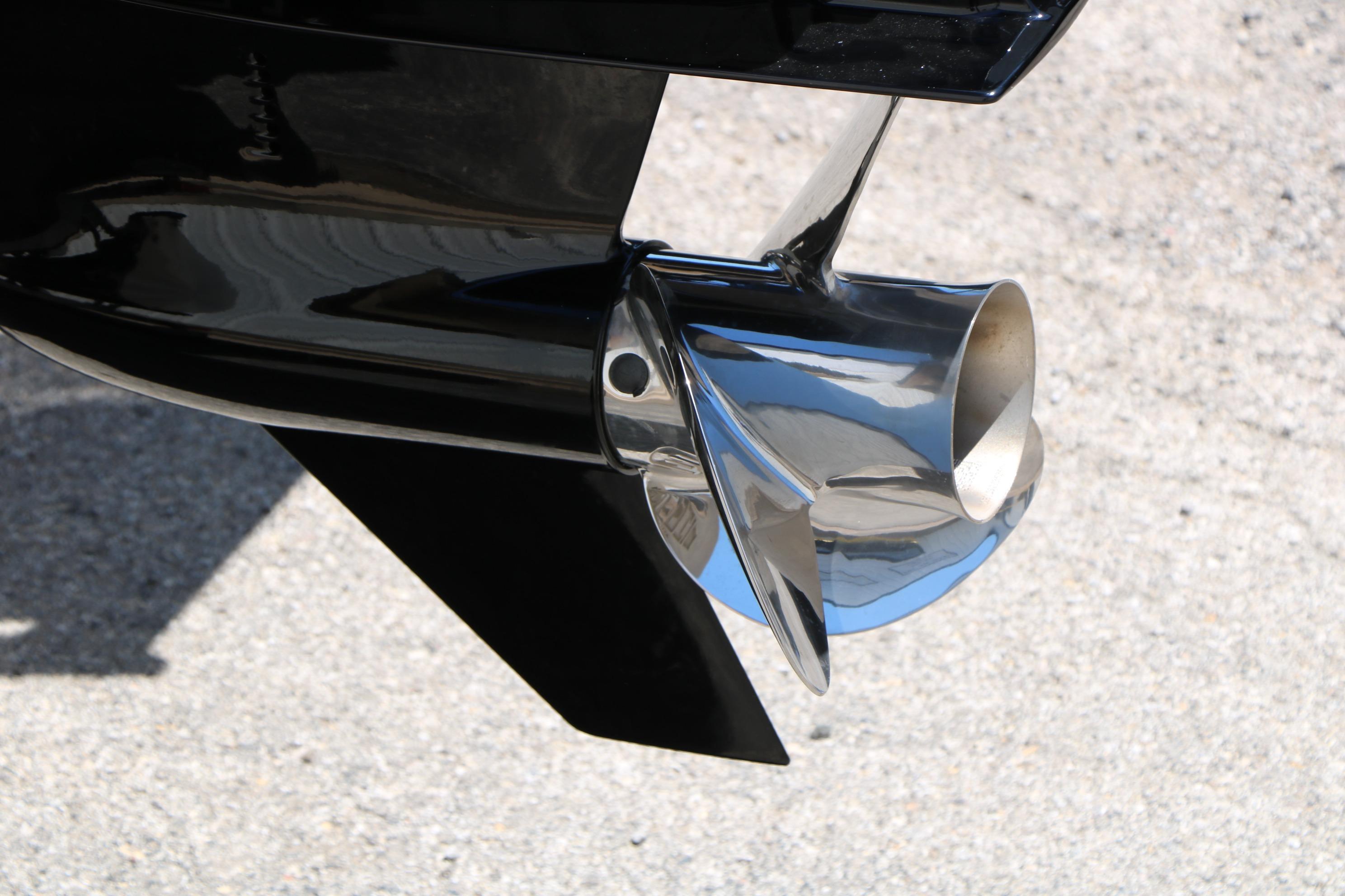 Close-up of a 2026 Evotti 521CS boat propeller on a sunny day.