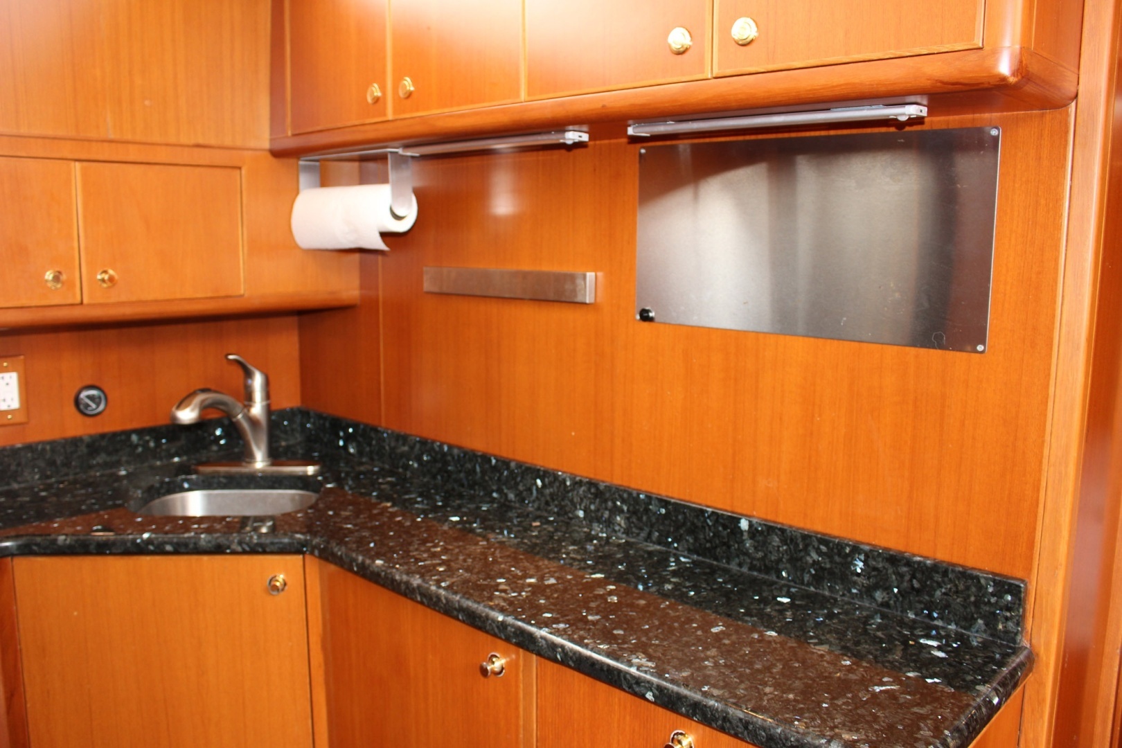 2007 Jefferson Motor Yacht - Image 15