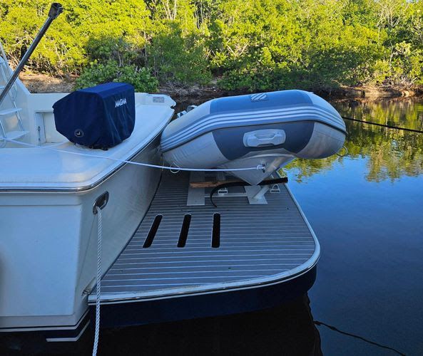 1995 Hatteras 39 Convertible - 6