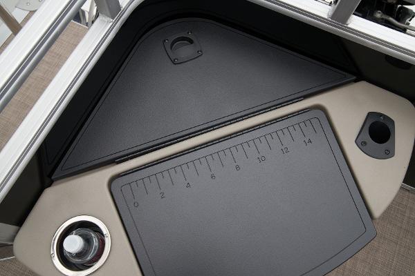 Manufacturer Provided Image: Sun Tracker SportFish 20 DLX