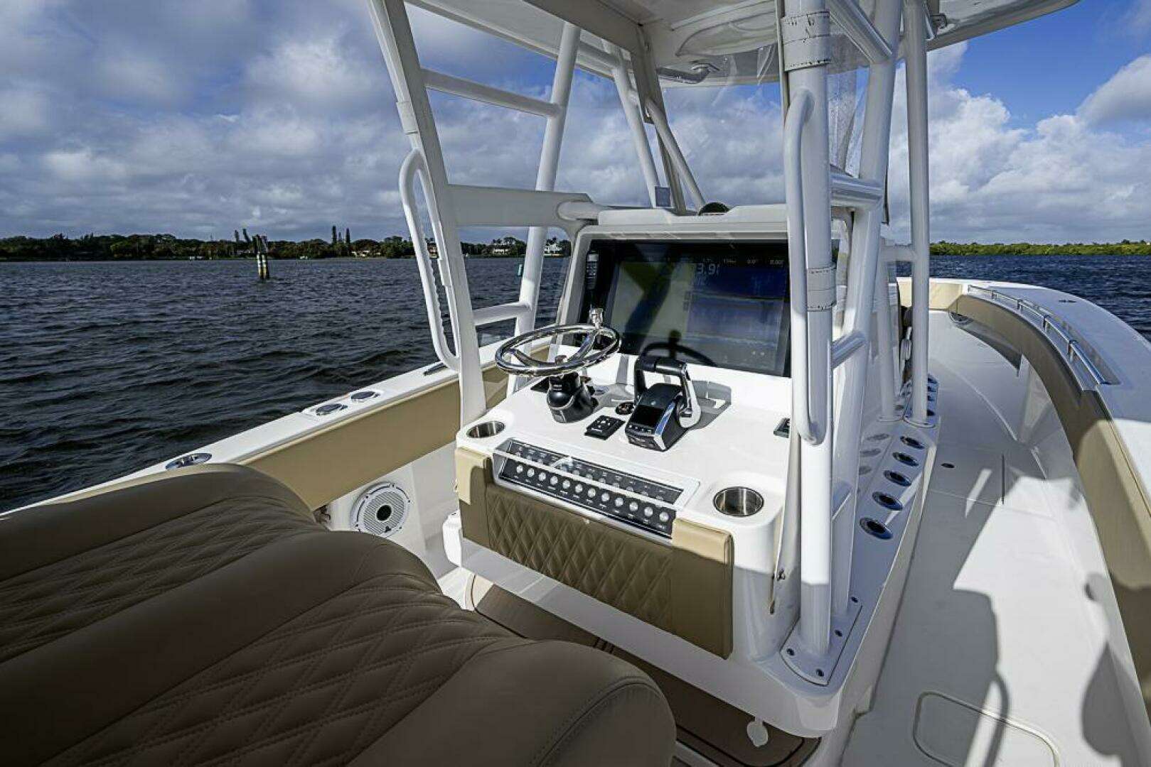 2023 Invincible 33 Open Fisherman - Image 11
