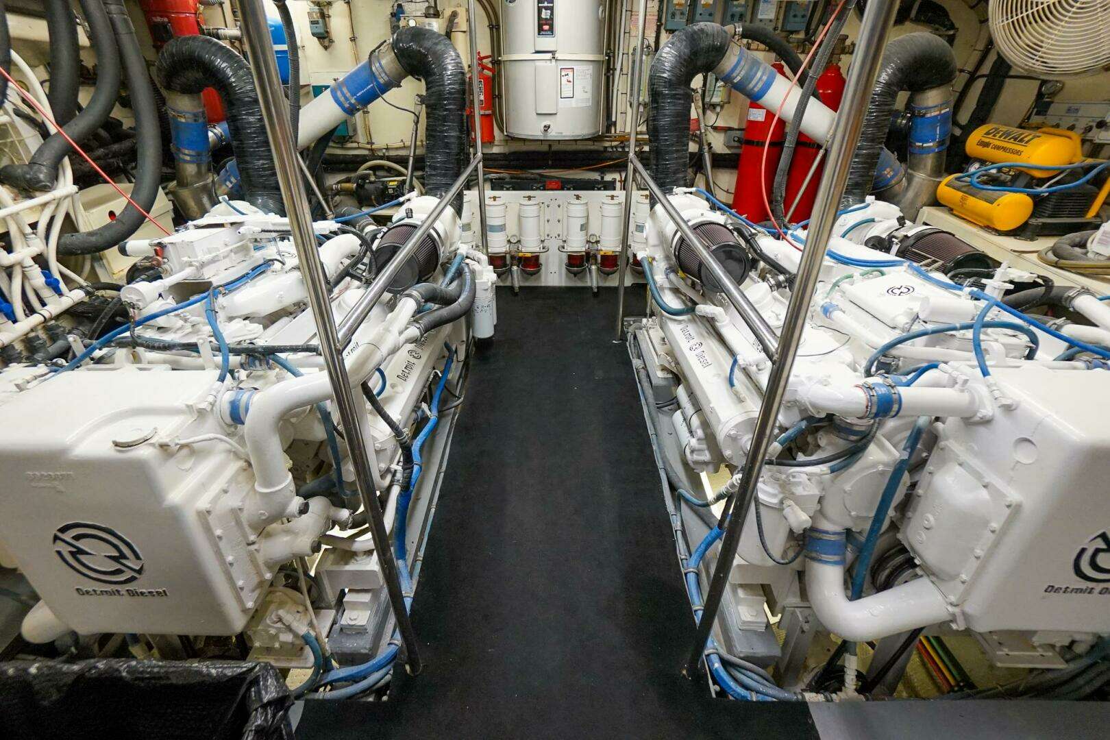 1989 Hatteras 80 Cockpit Motor Yacht - Image 57