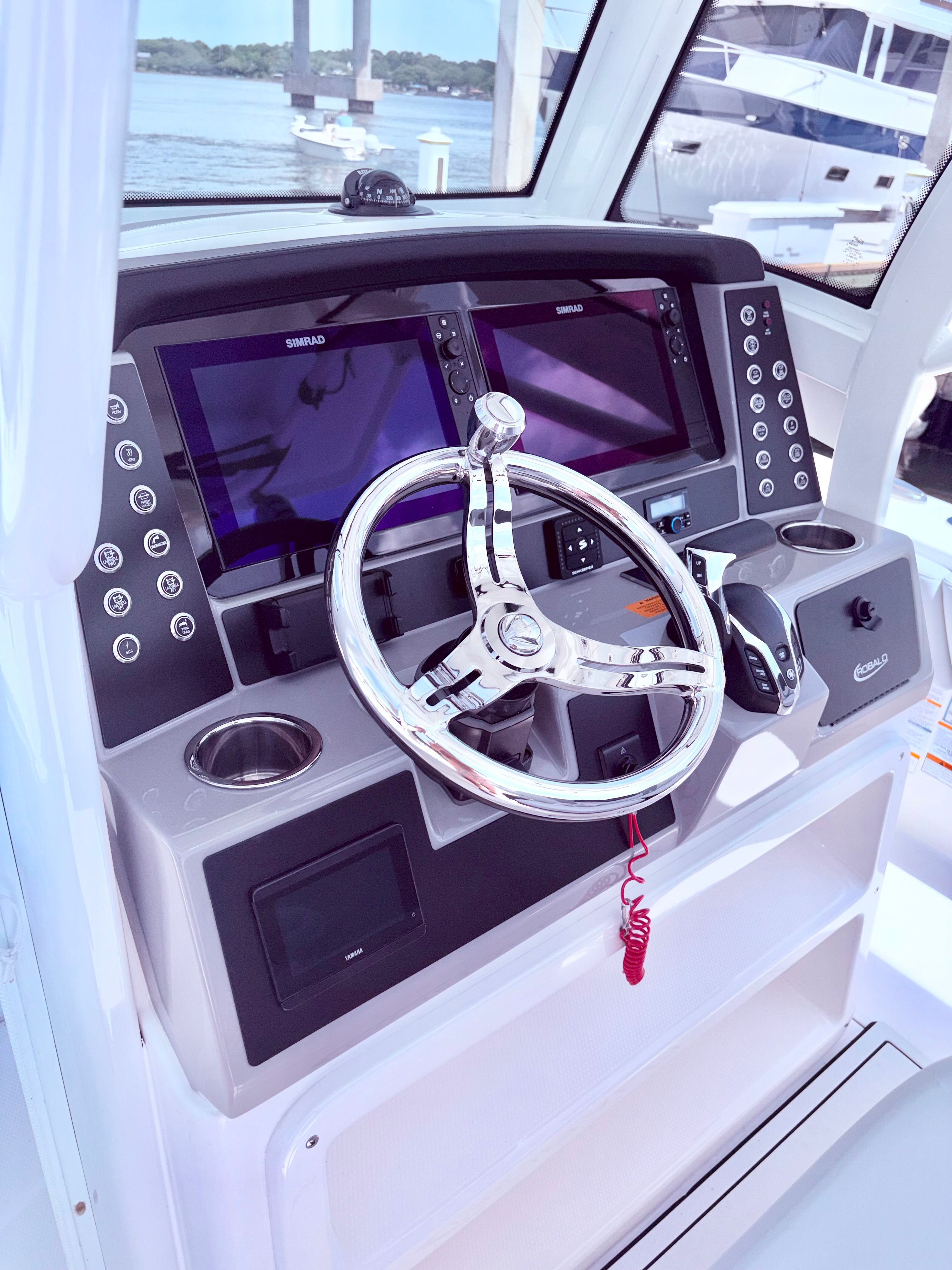 2025 Robalo 266 Cayman helm with advanced navigation systems.