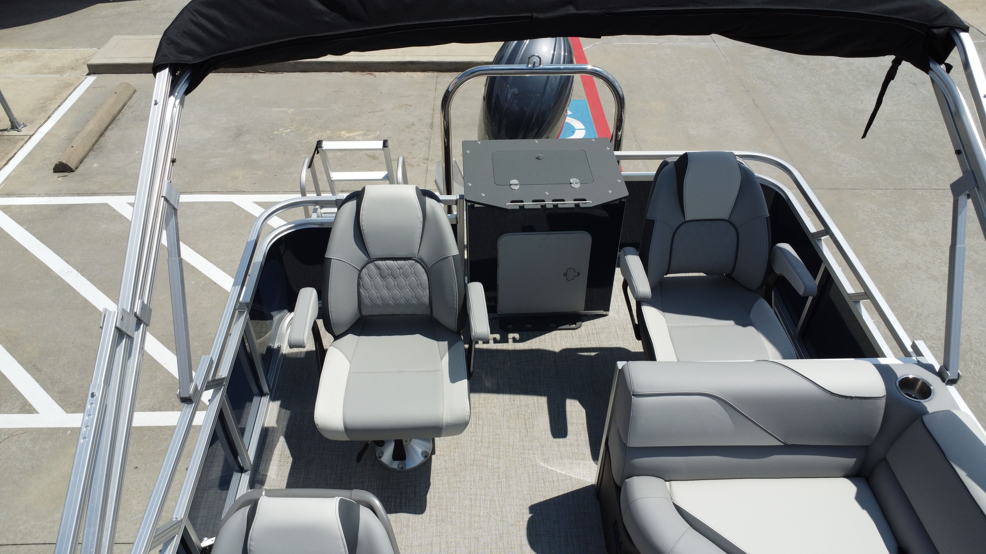 2026 Avalon Venture Rear Fish - 21' - 22