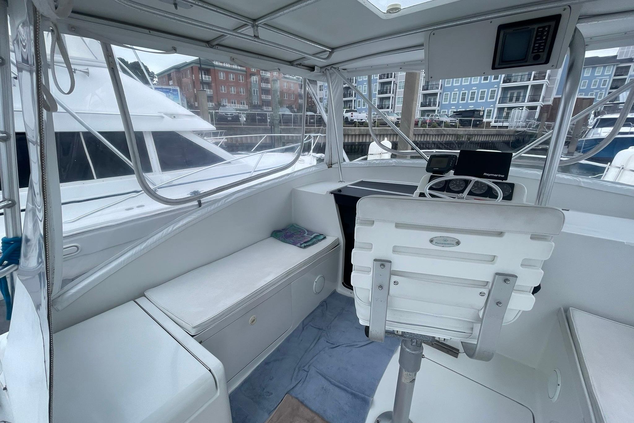 HELM DECK TO PORT