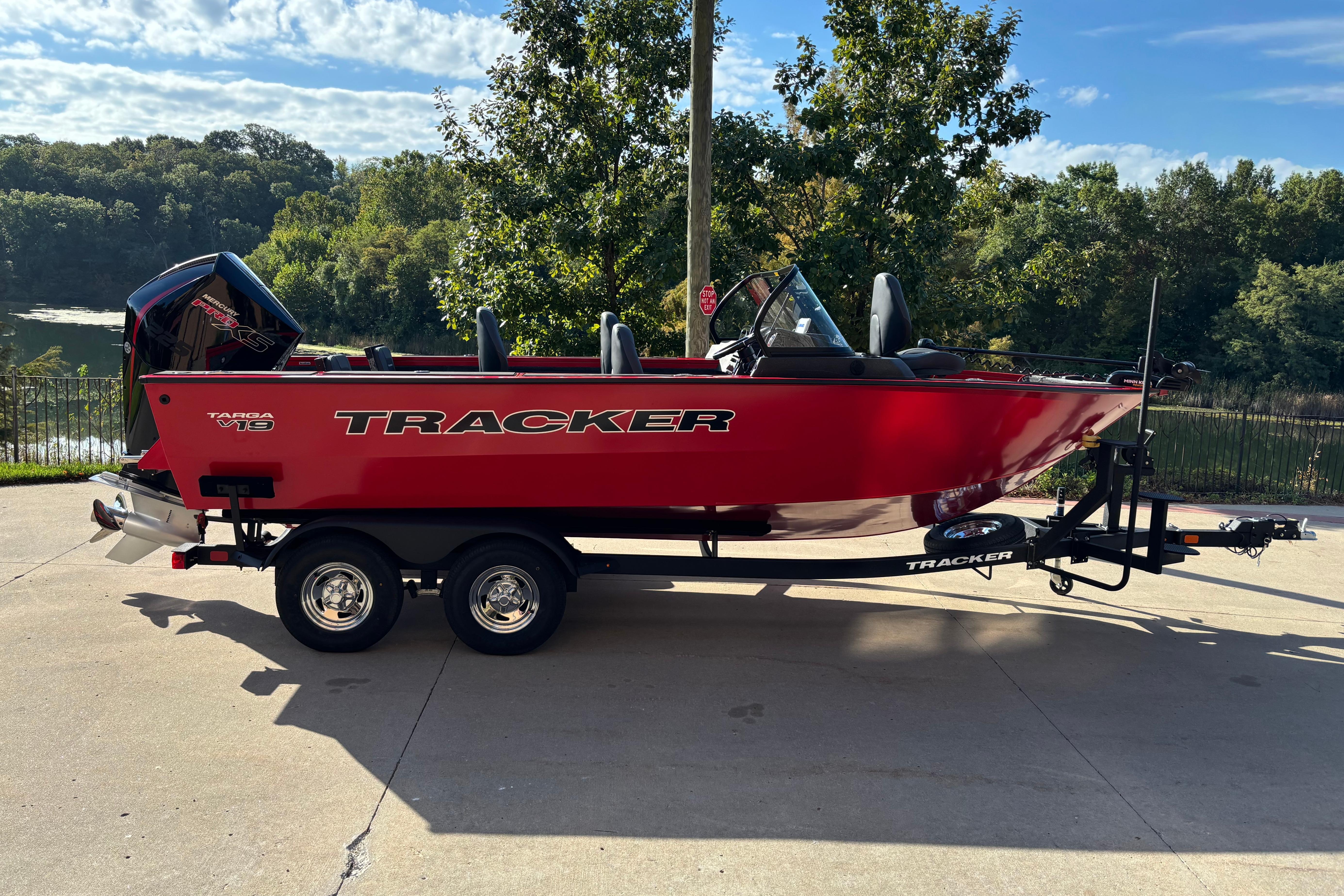 2026 Tracker Targa V-19 Combo
