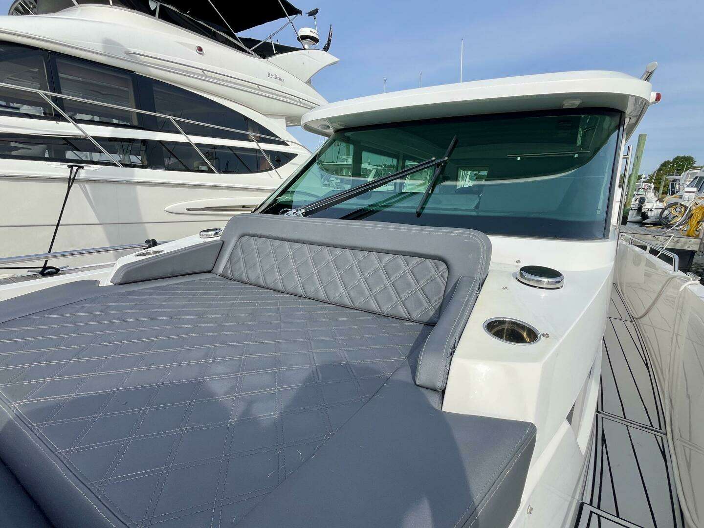 2018 Axopar 37 Sport Cabin R - Image 9