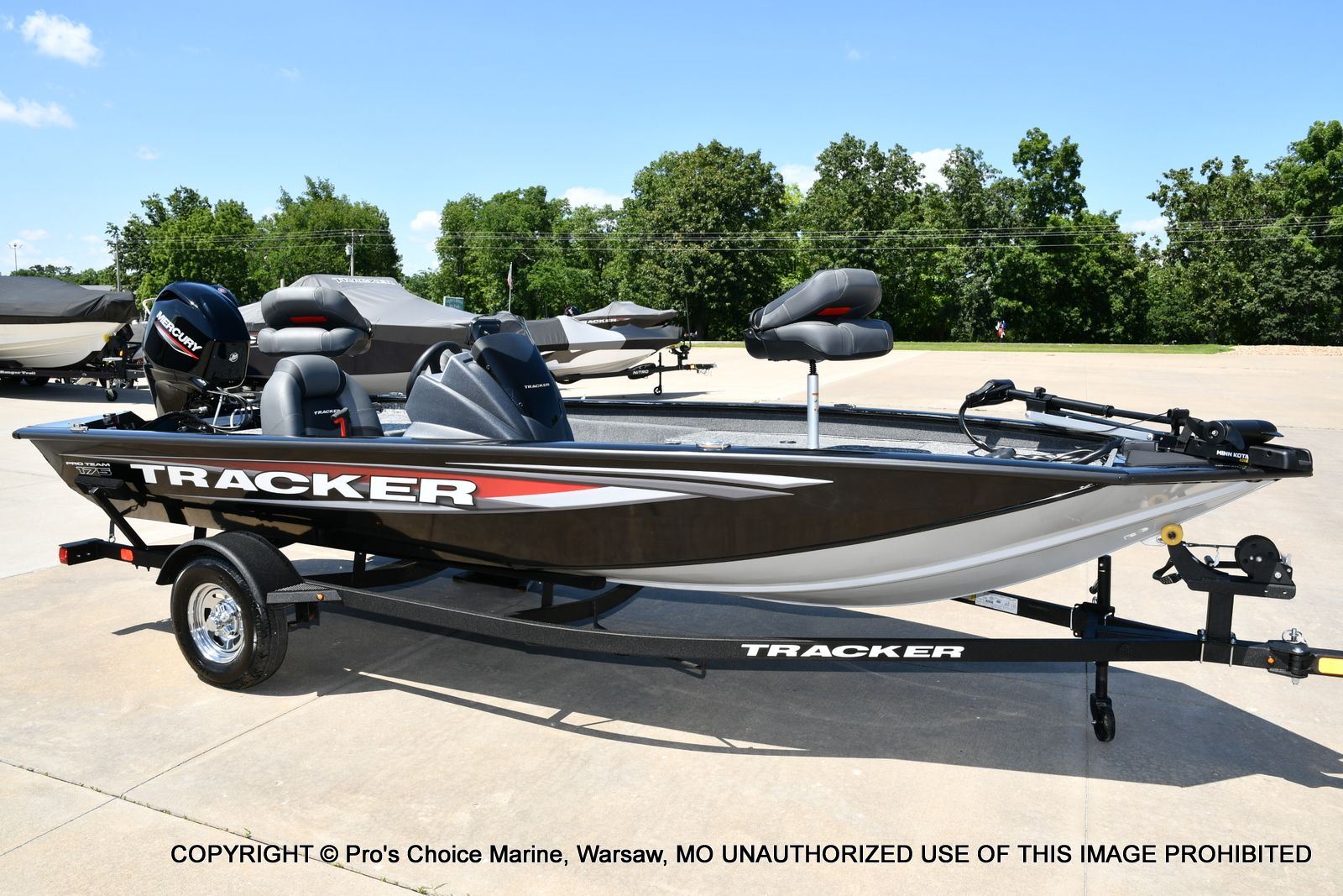 2026 Tracker Pro Team 175 w/Vinyl Floors