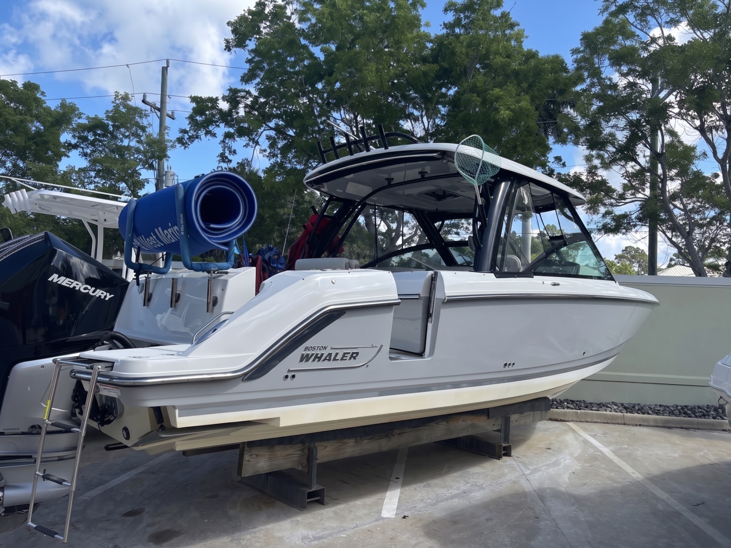 2024 Boston Whaler 320 Vantage - Image 3