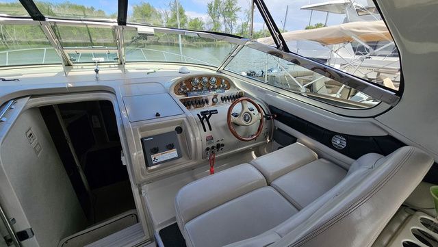 1997 Regal Commodore 402 - 15