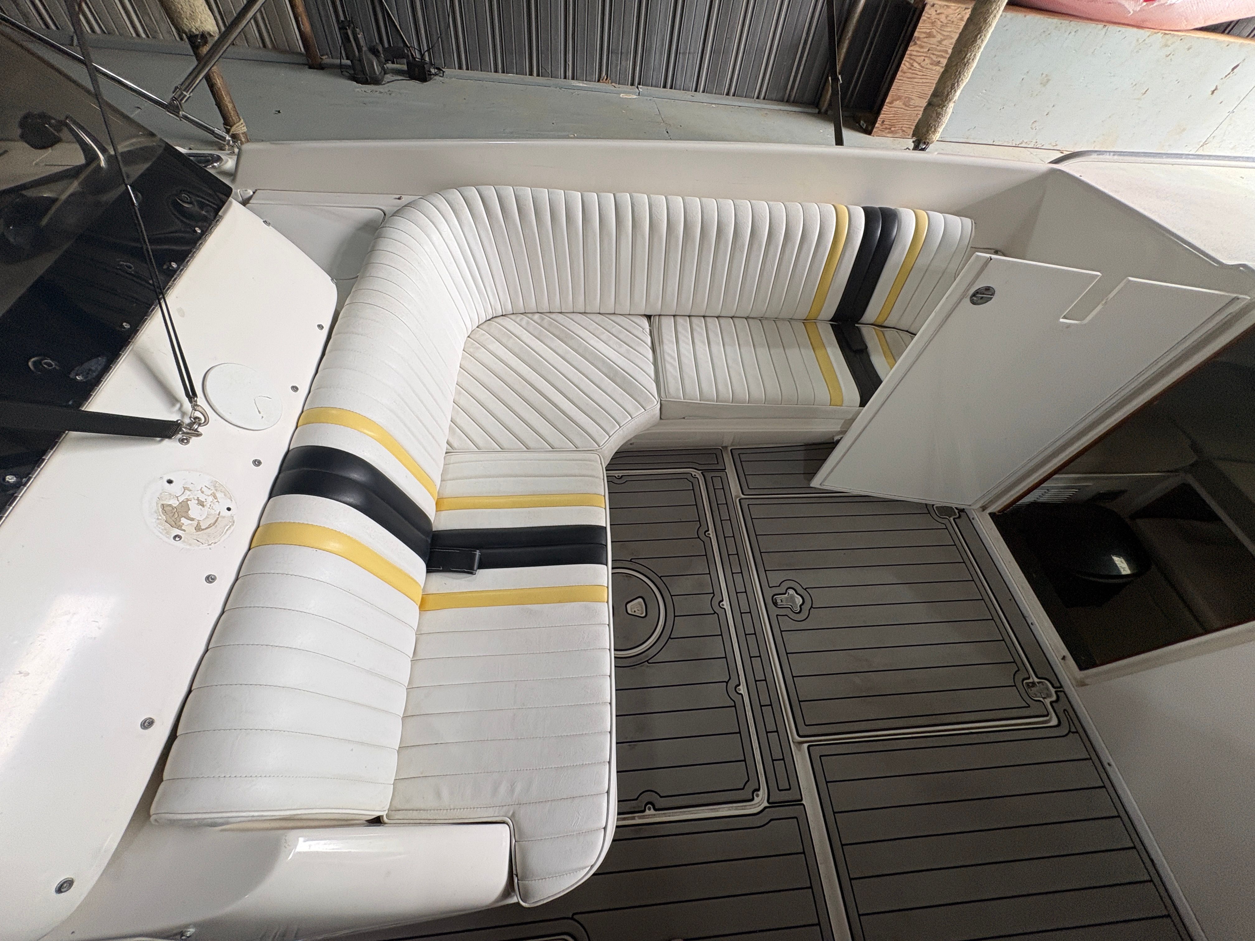 2002 Intrepid 322 Cuddy Center Console - 53