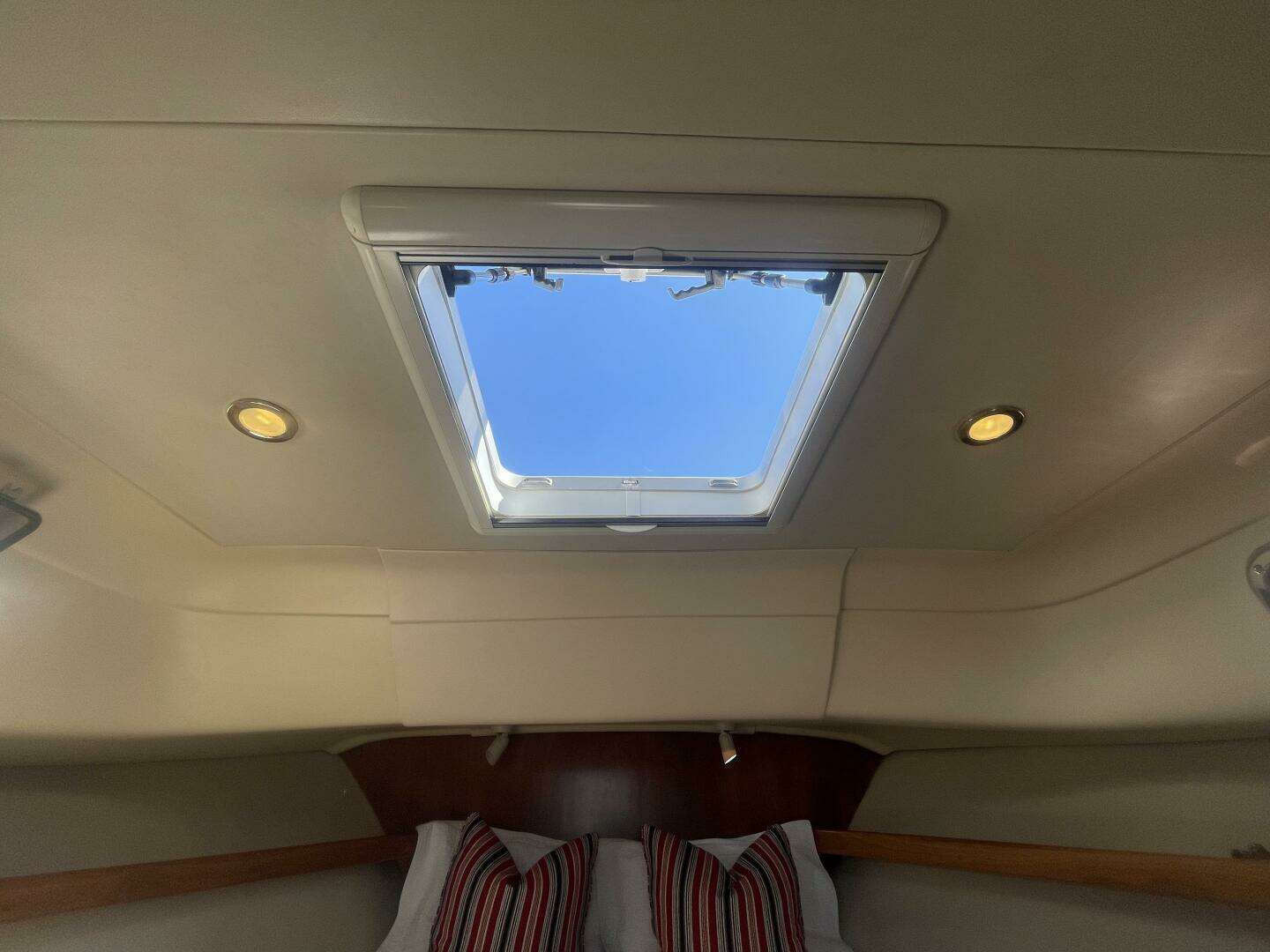 2005 Mainship 30 Pilot II - Image 27