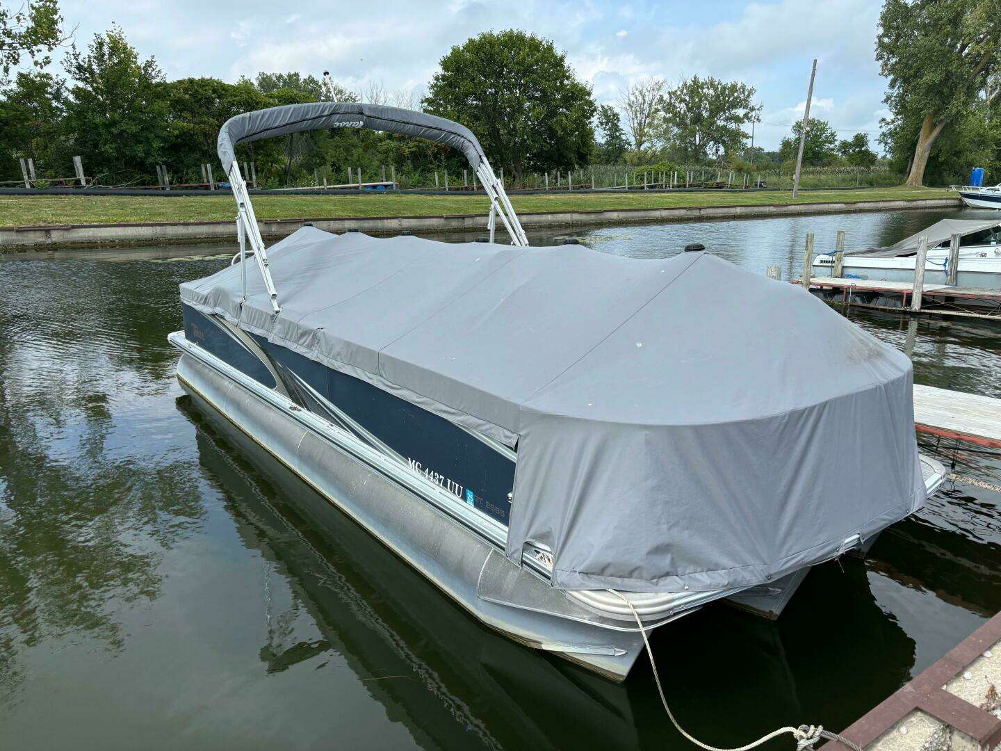 2022 Tahoe GT2585 Center Console Fishing Tritoon - Image 5