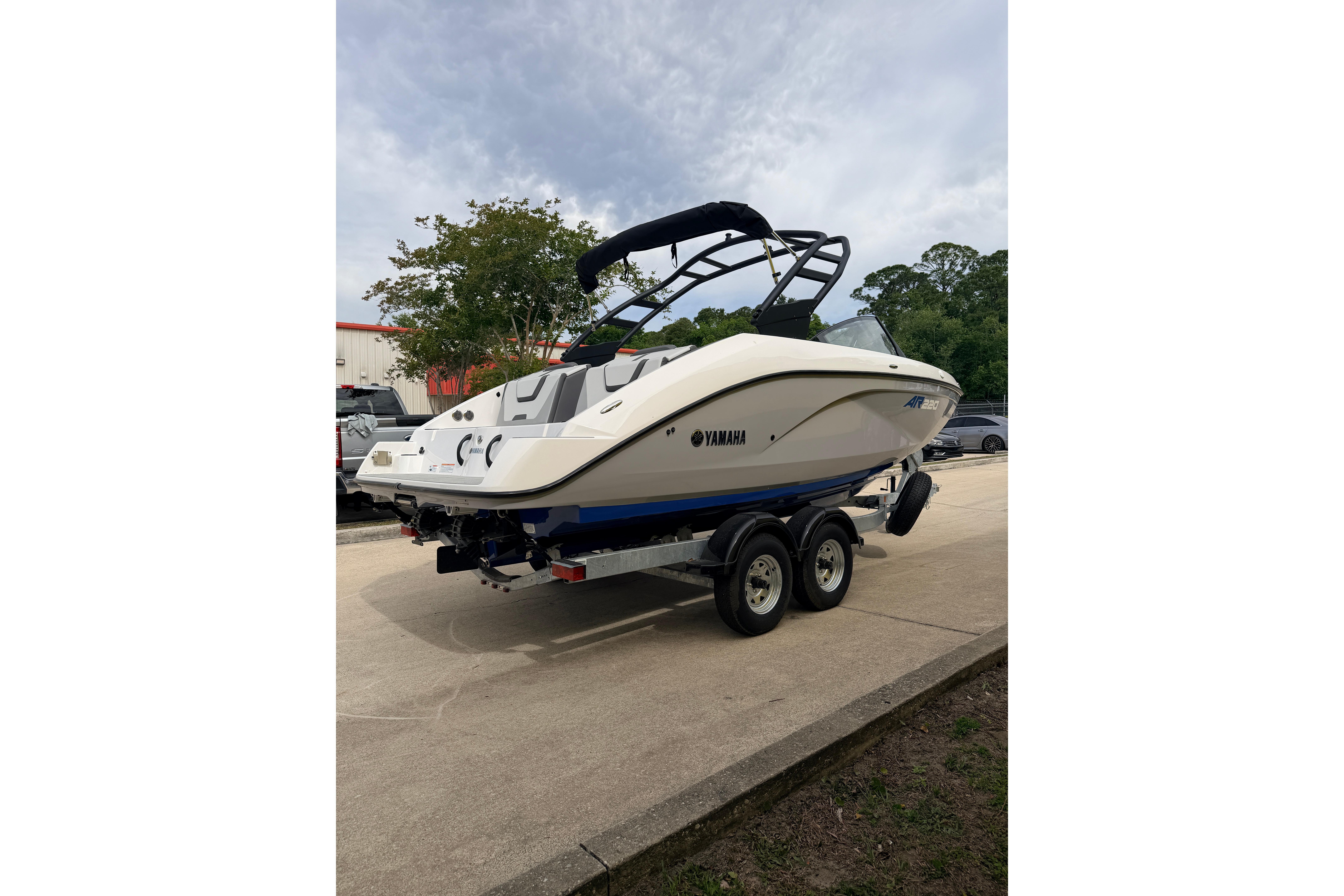 2026 Yamaha Boats AR220