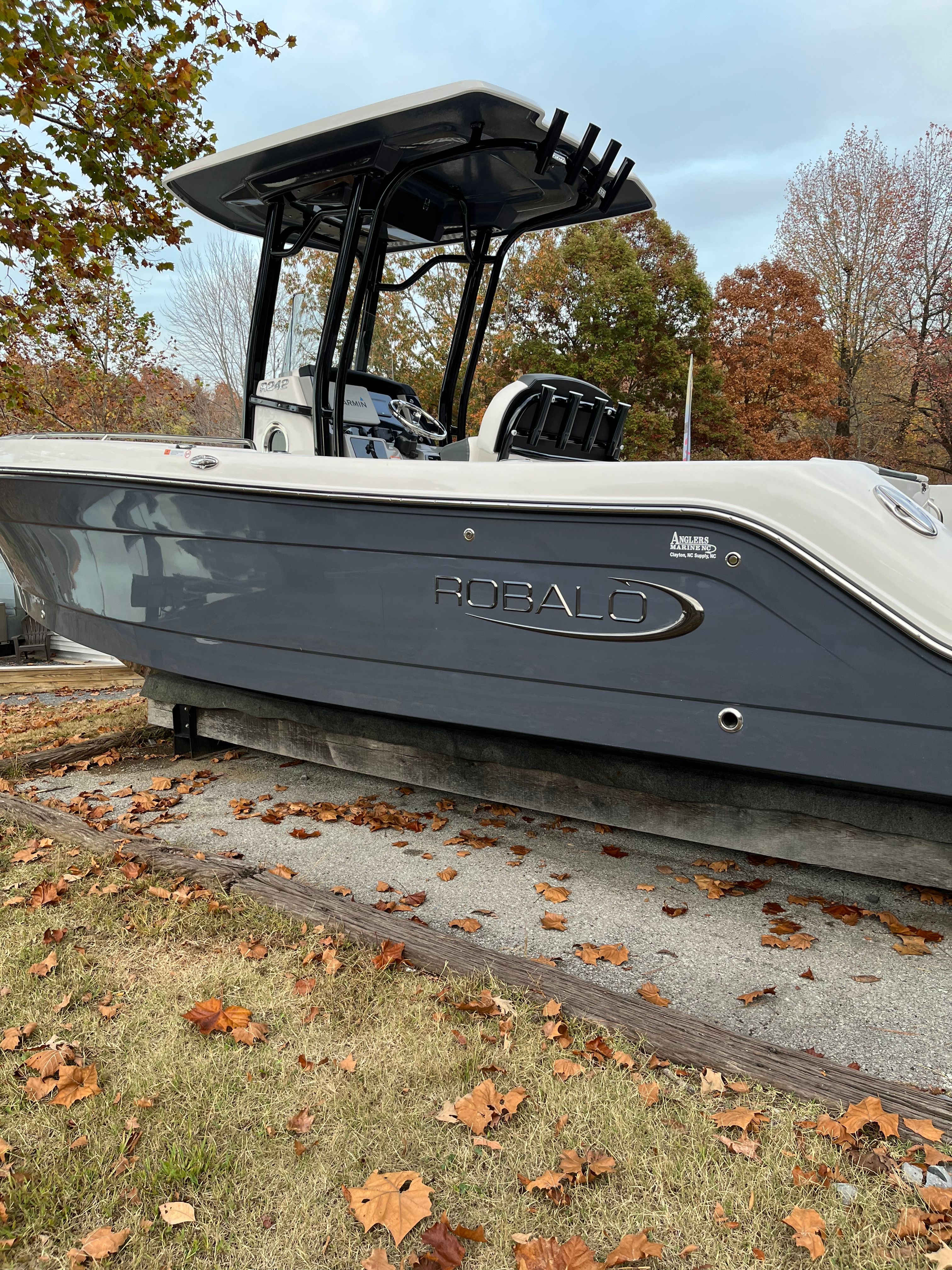 2023 Robalo R242 Explorer - 12