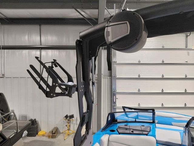 2026 Axis A200 - 8