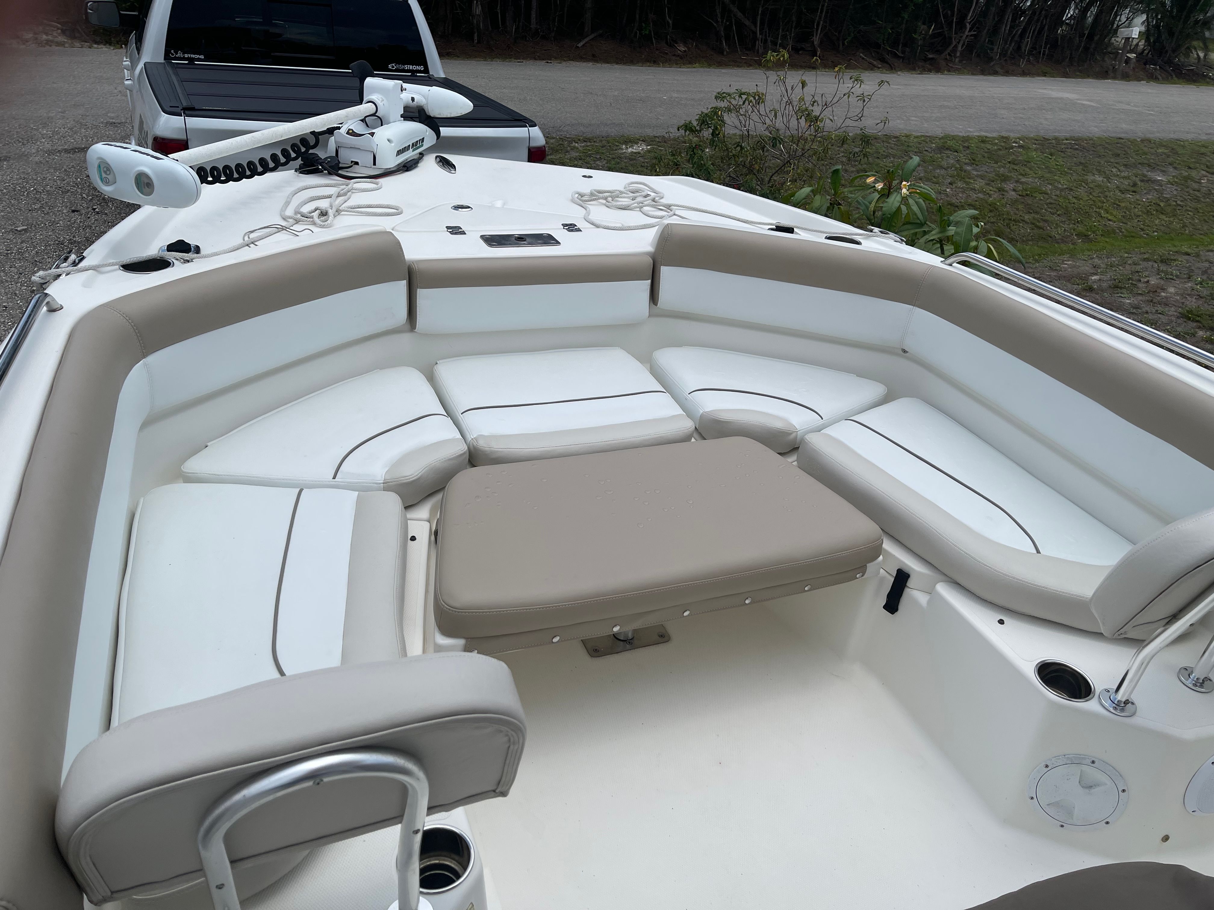 The image shows the bow area of a 2015 NauticStar 231 Coastal with cushioned seating.