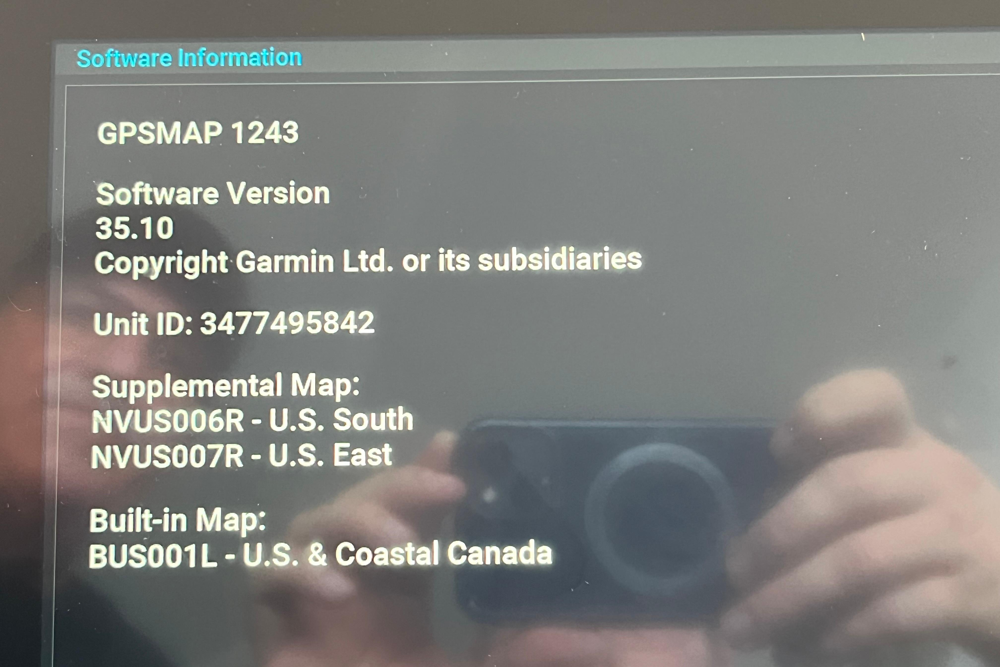 Display of Garmin GPSMAP 1243 software information on a 2007 Regal 3760 IB COMMODORE.
