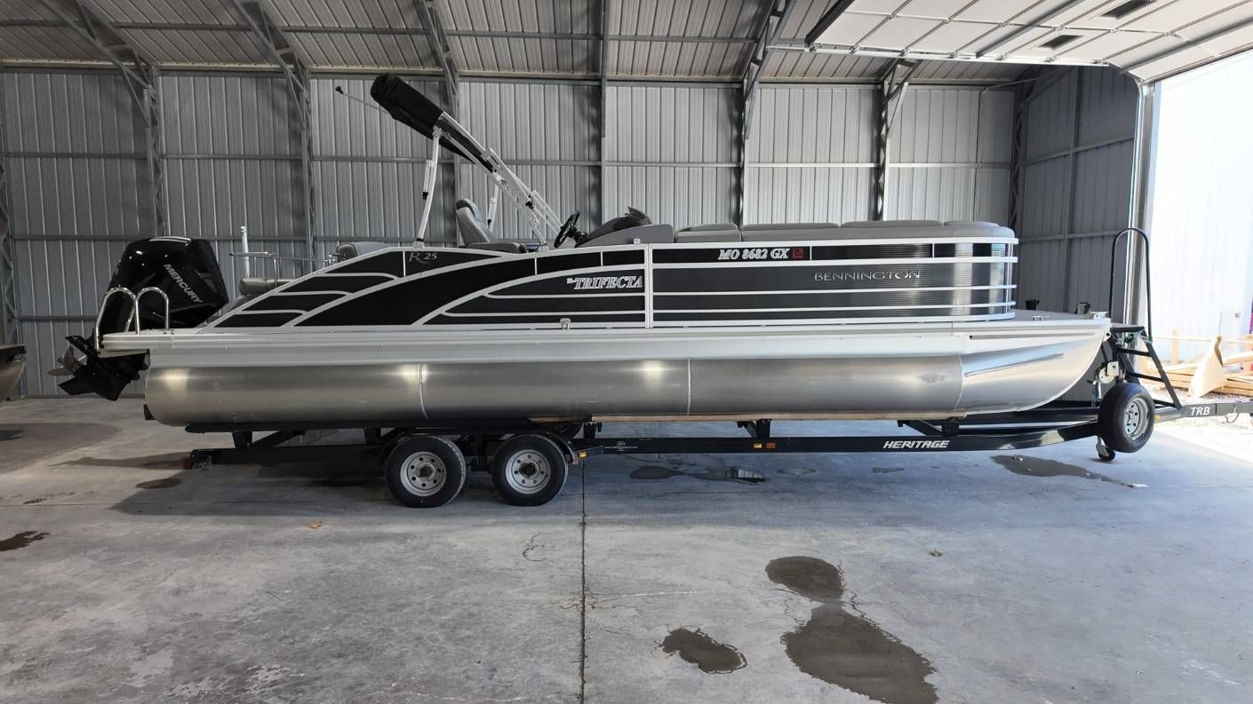 2023 Bennington 25RSB