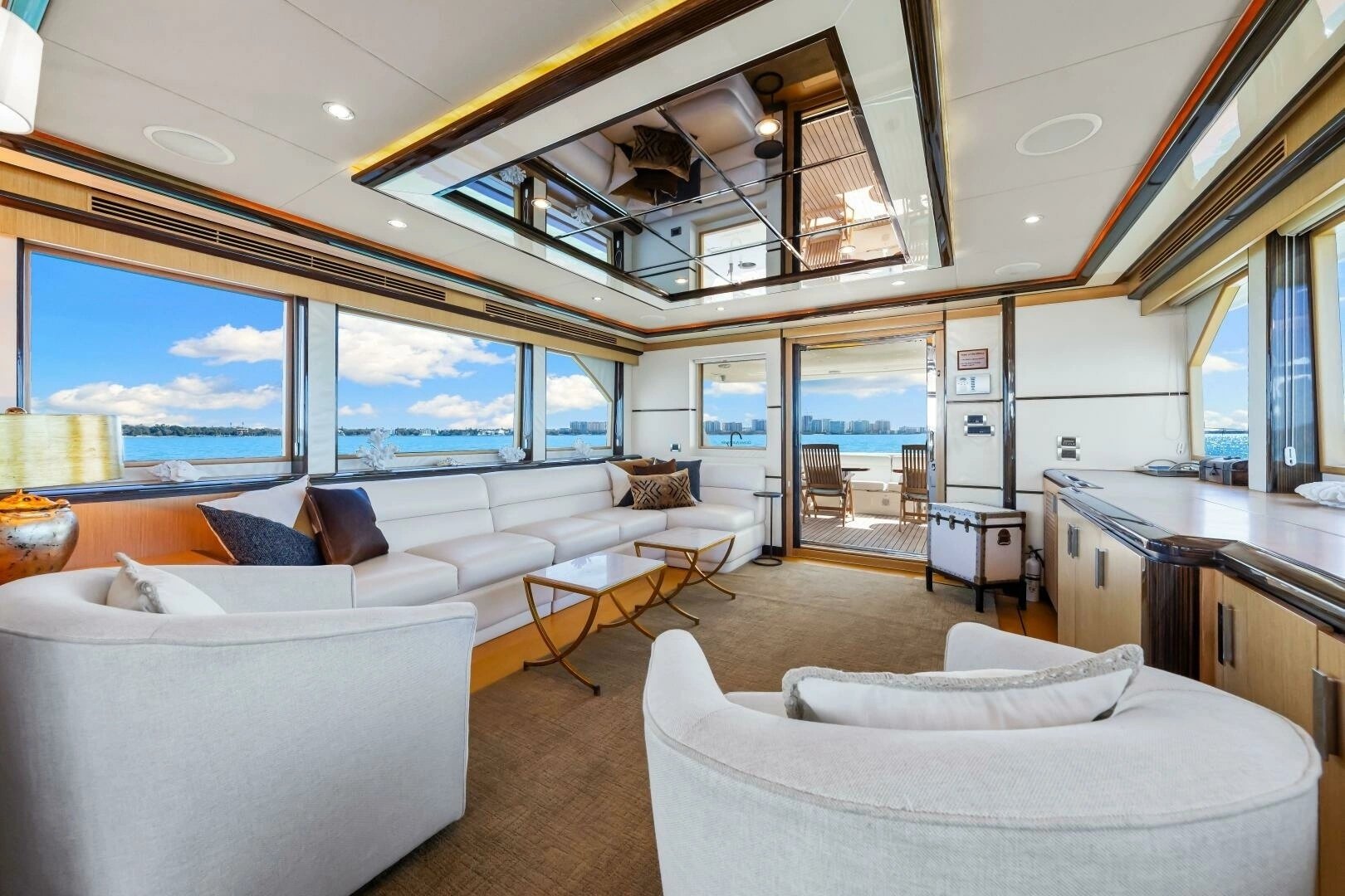 2010 Ocean Alexander 83 Motor Yacht - Image 11