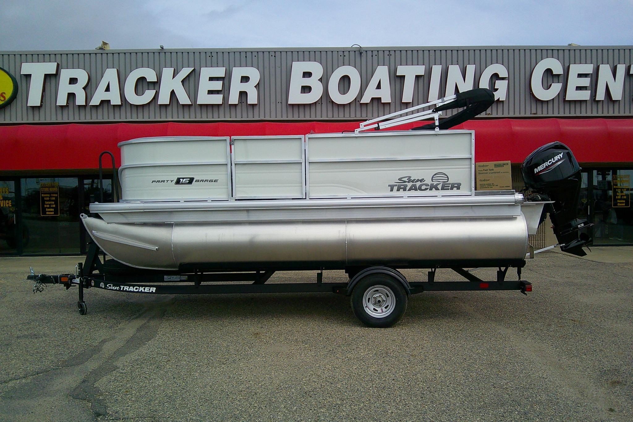 2026 Sun Tracker Party Barge 16 DLX