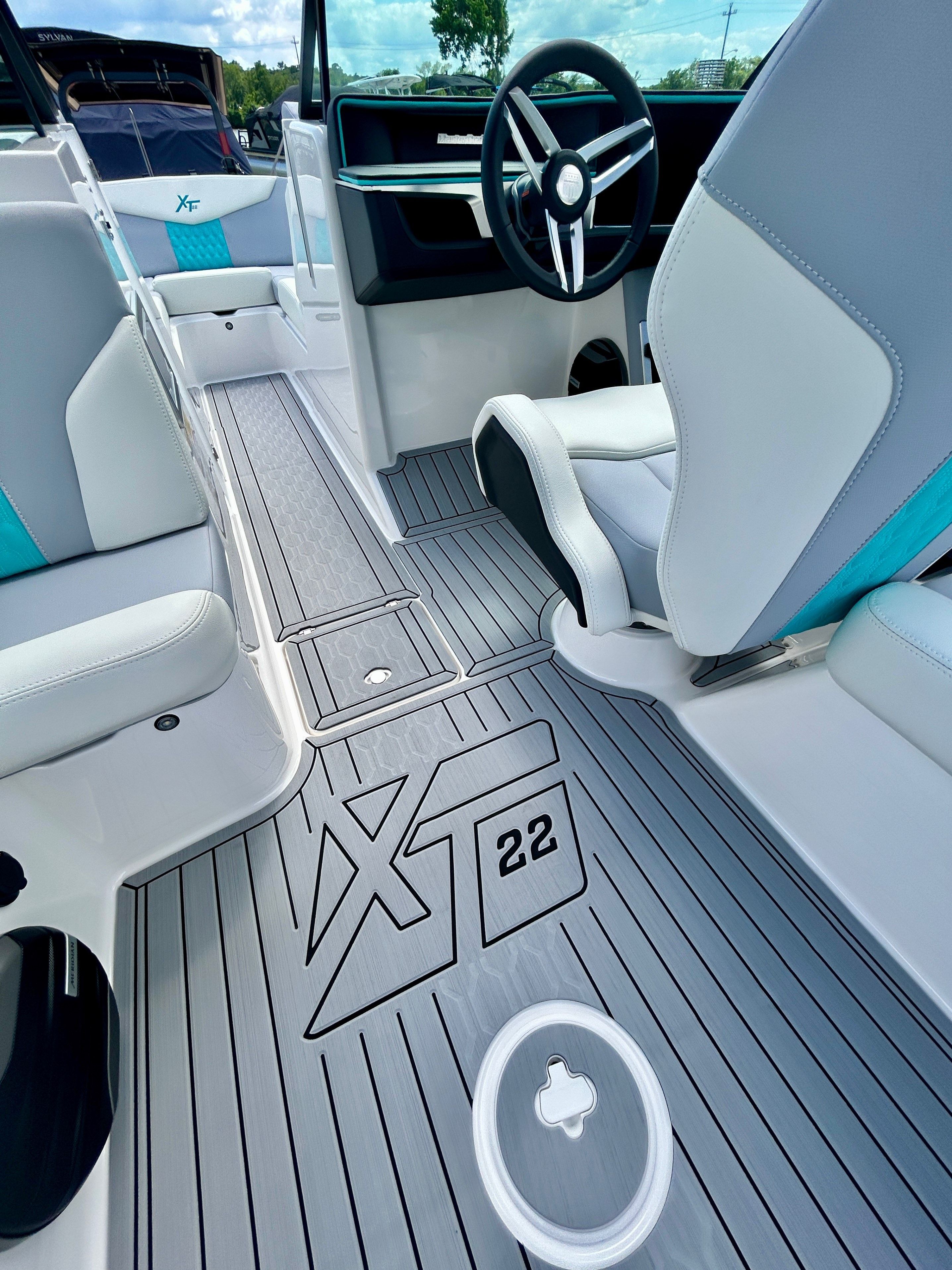 2026 MasterCraft XT22 - 41