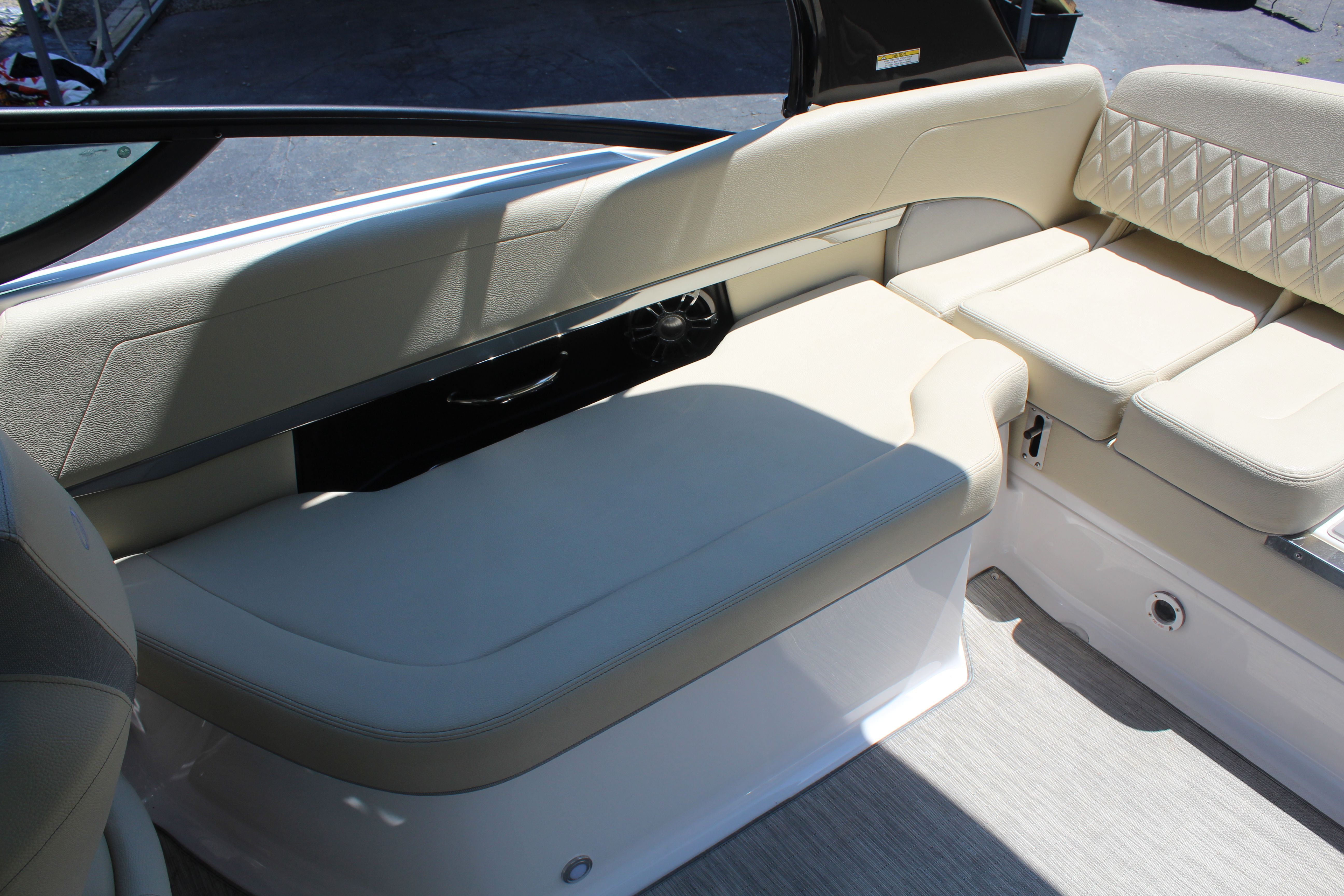 2019 Regal 25 RX Surf - 11