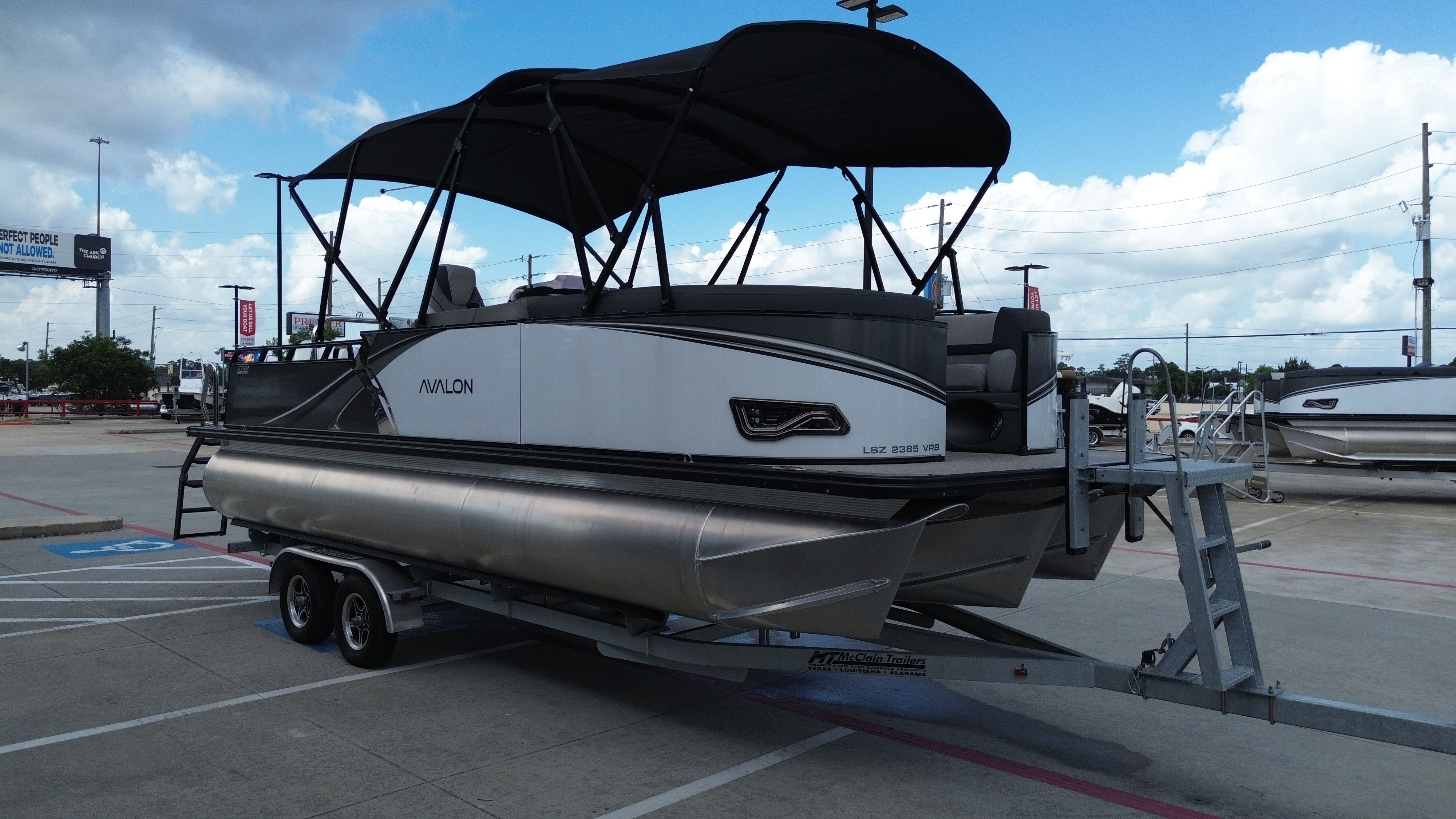 2025 Avalon LSZ Versatile Rear Bench - 23' - 7
