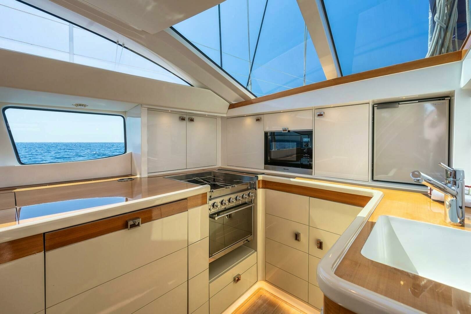2014 Cyrus Yachts Custom - Image 24