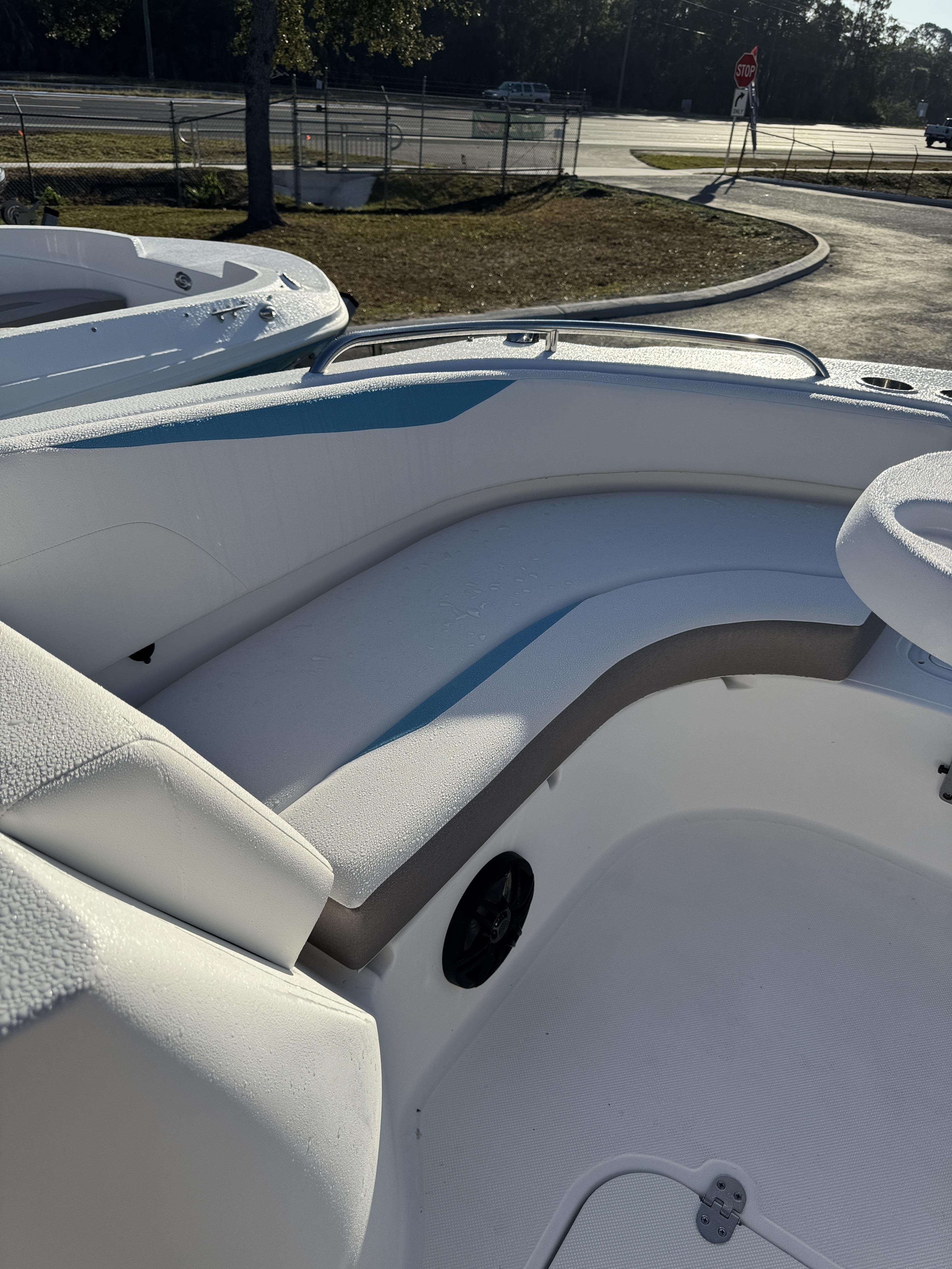 2026 Hurricane SunDeck Sport 188 OB - 11