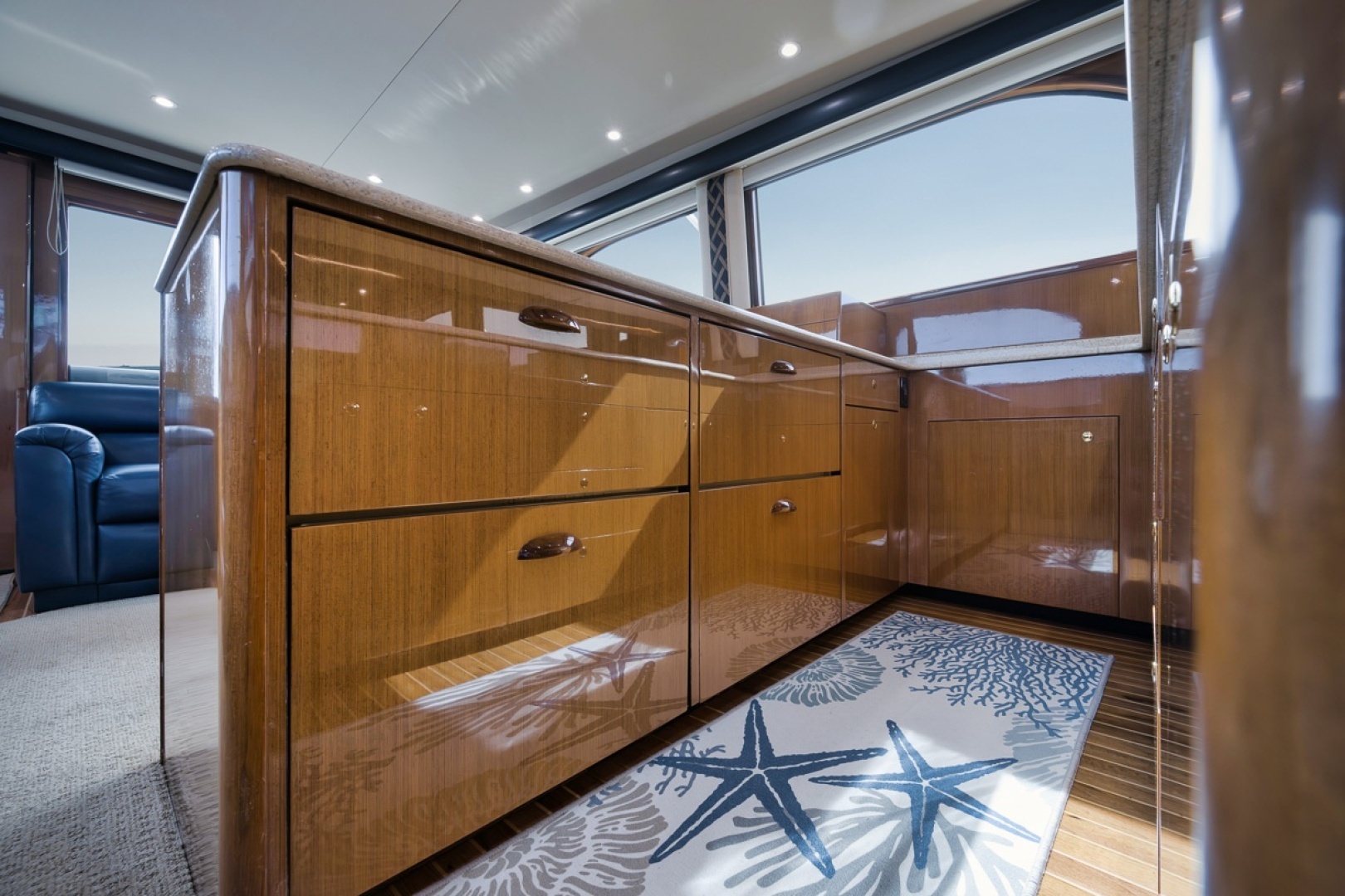 2003 Viking 52 Convertible - Image 10