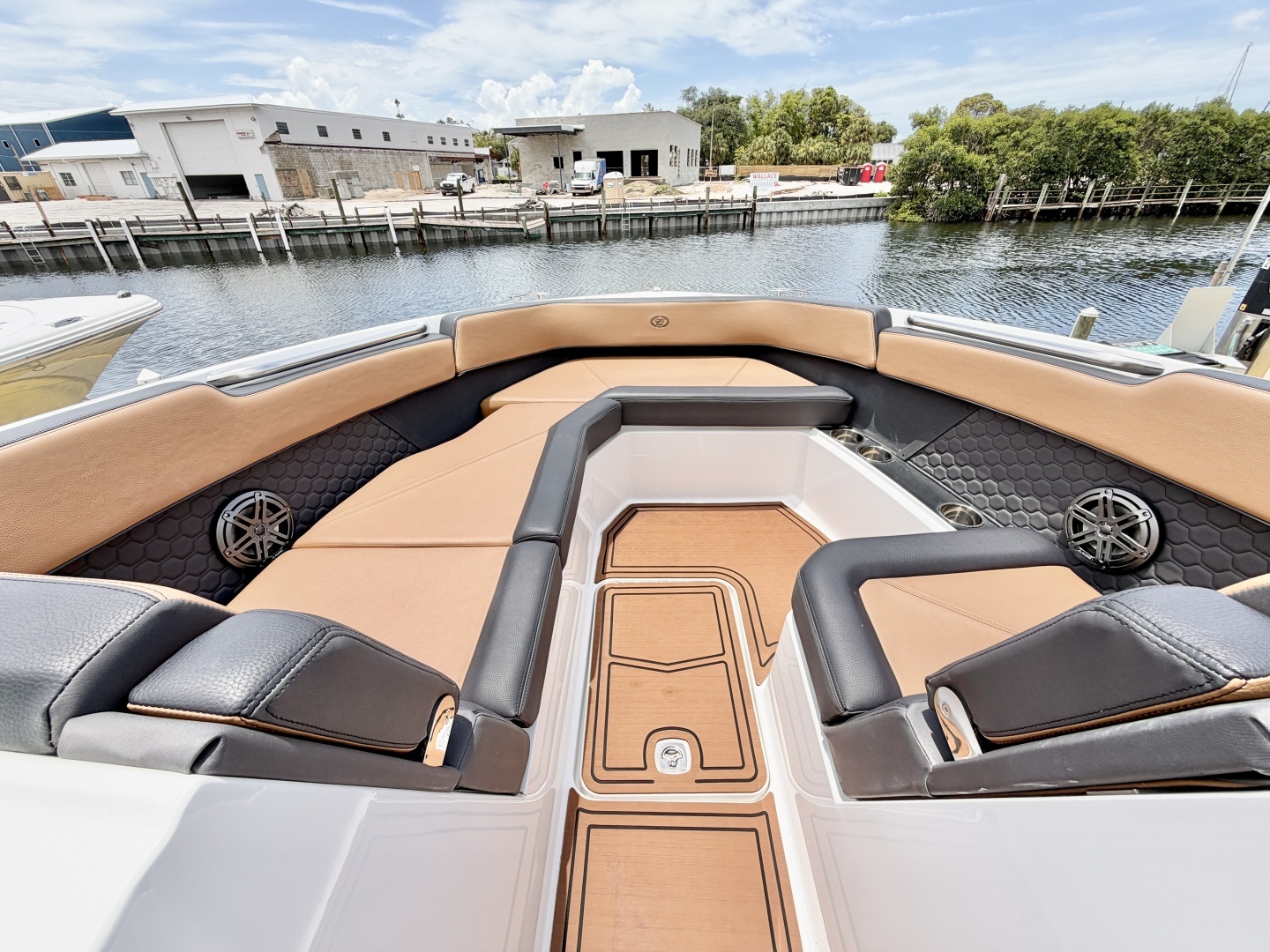 2024 Cobalt R8 Surf - Image 5