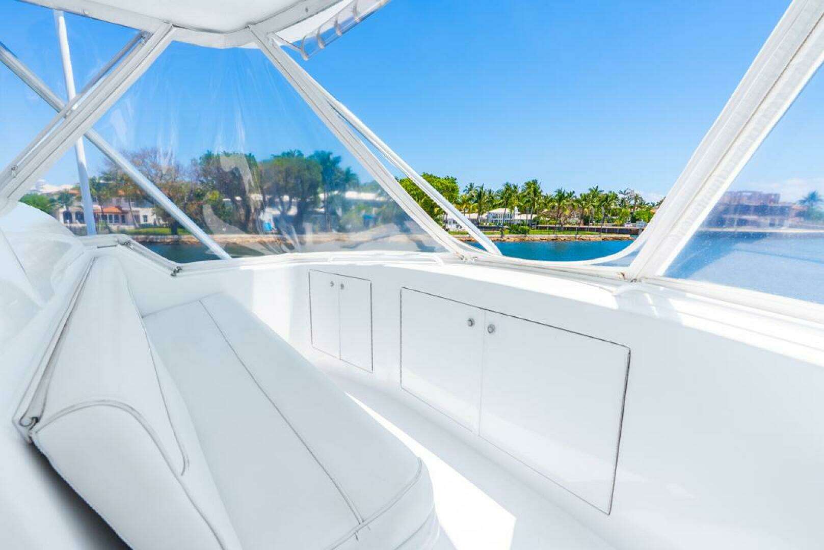 2005 Hatteras 50 Convertible - Image 33