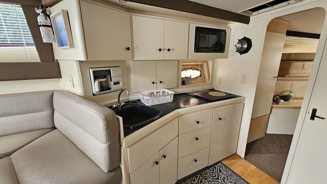 1999 Carver 350 Mariner - 21