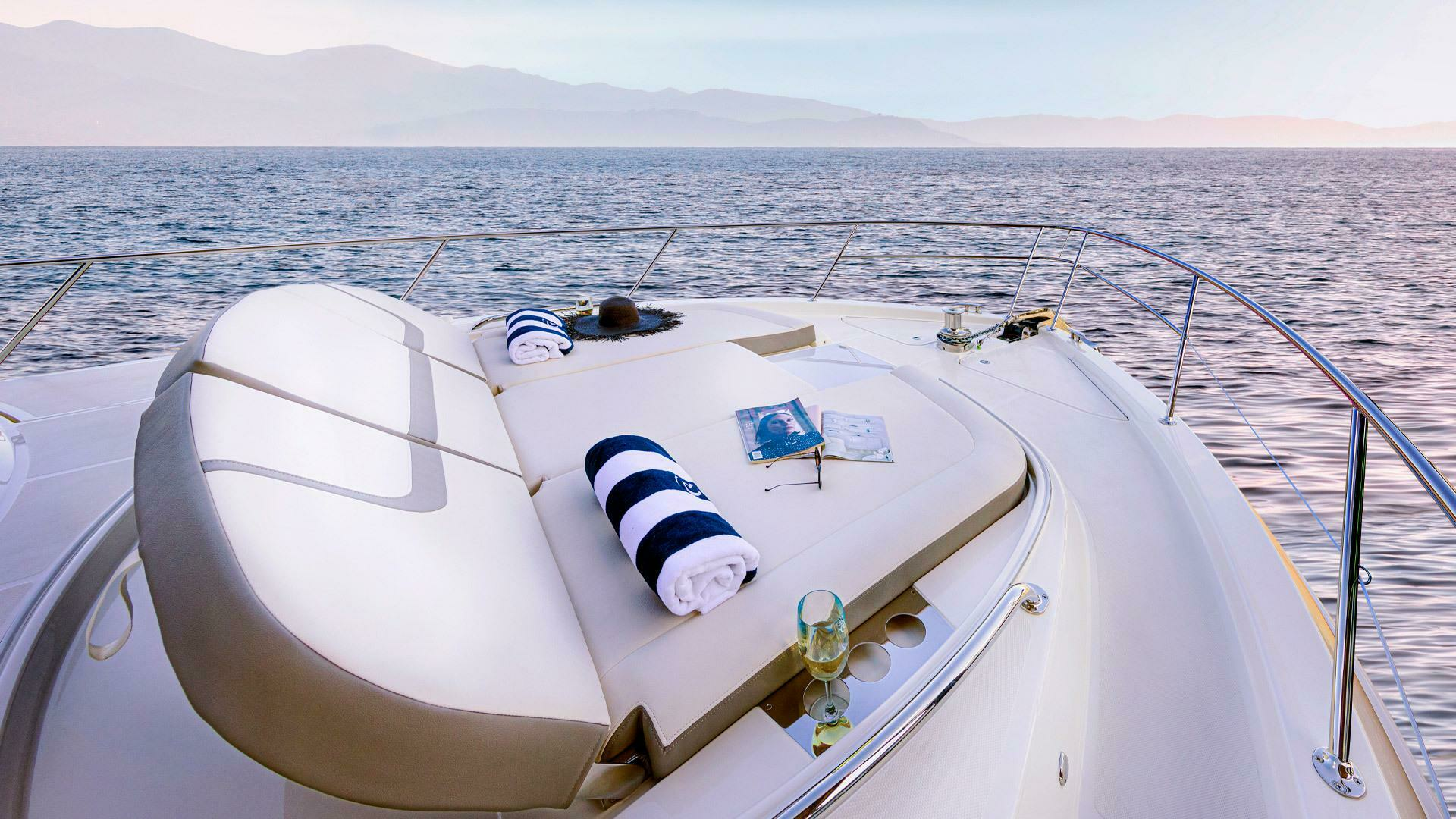 2026 Riviera 4600 Sport Yacht Platinum Edition - Image 14