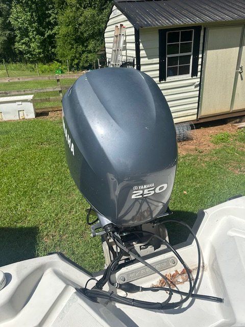 Yamaha 250 outboard motor on 2003 Skeeter ZX2200 boat.