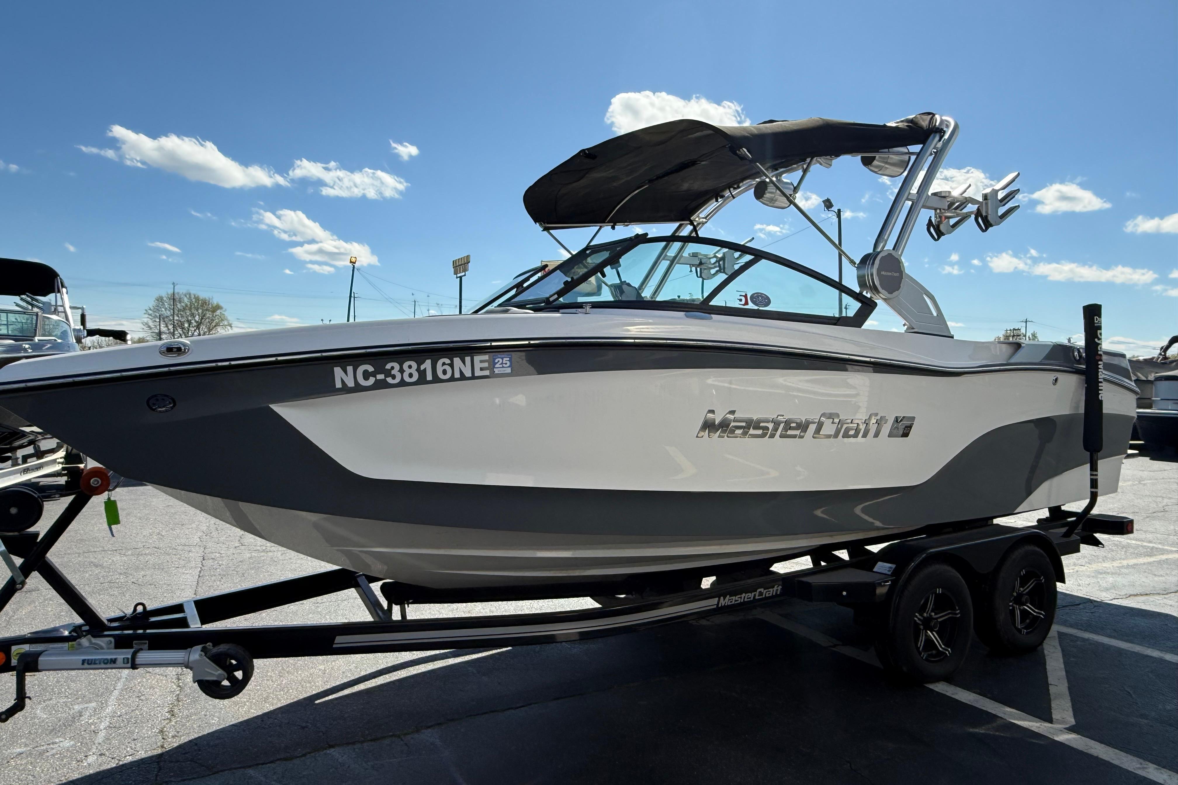 2023 MasterCraft XT22