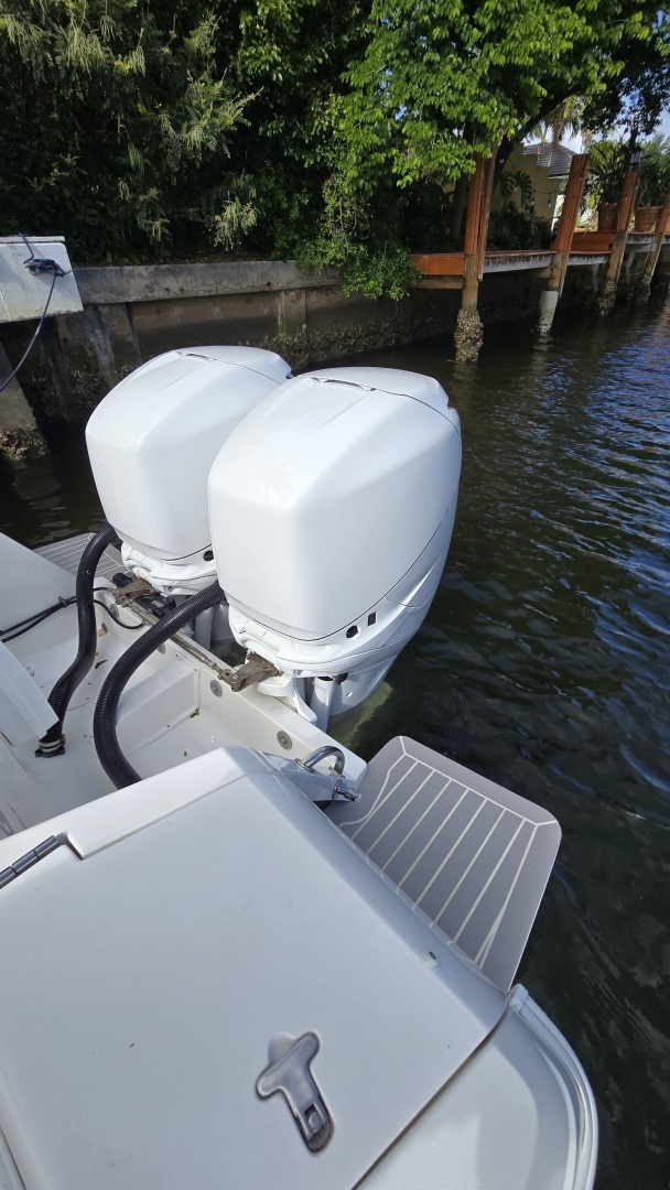 2007 Intrepid 323 Open - Image 12