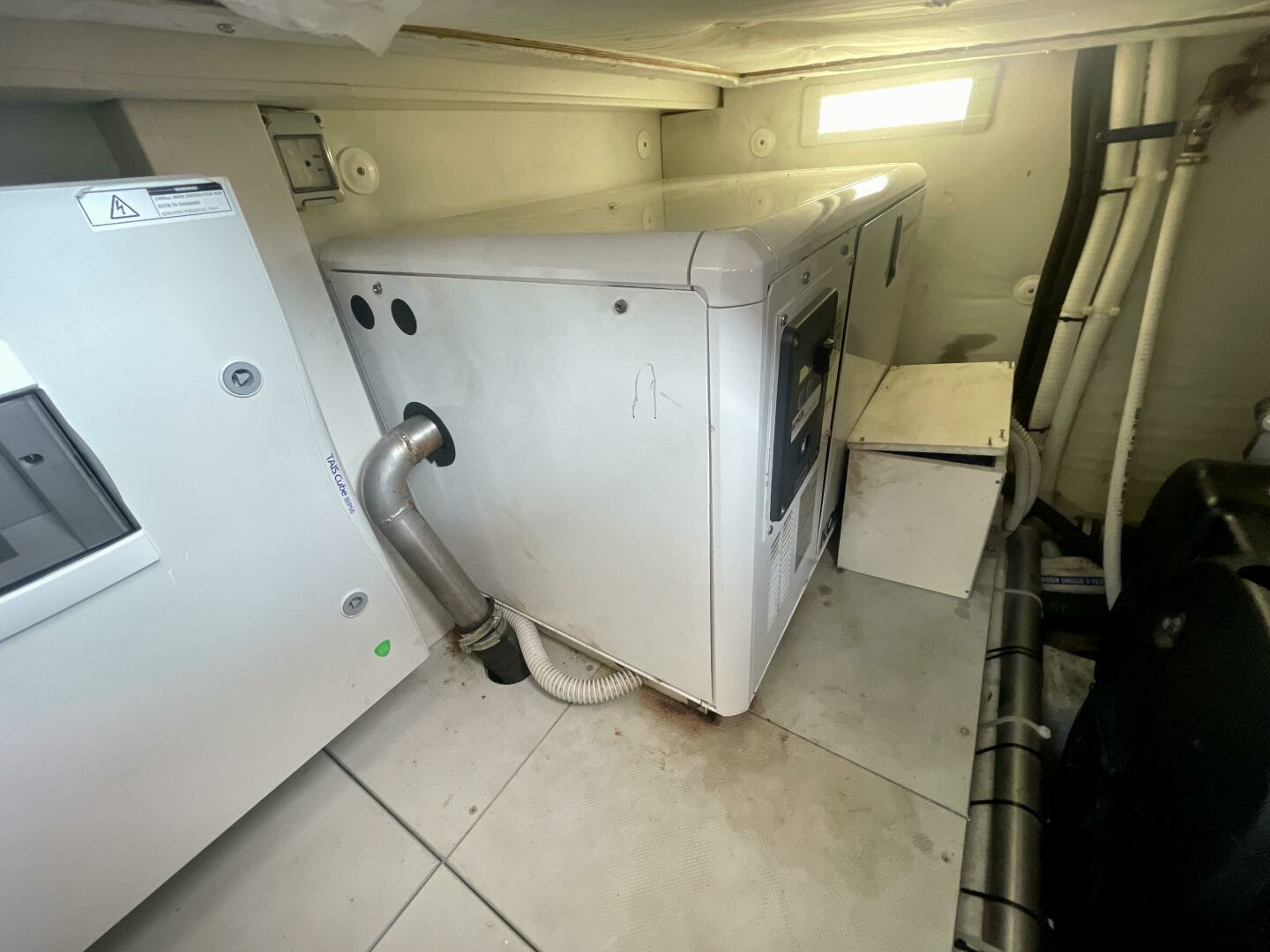 2017 Chris-Craft Commander 42 - Image 41
