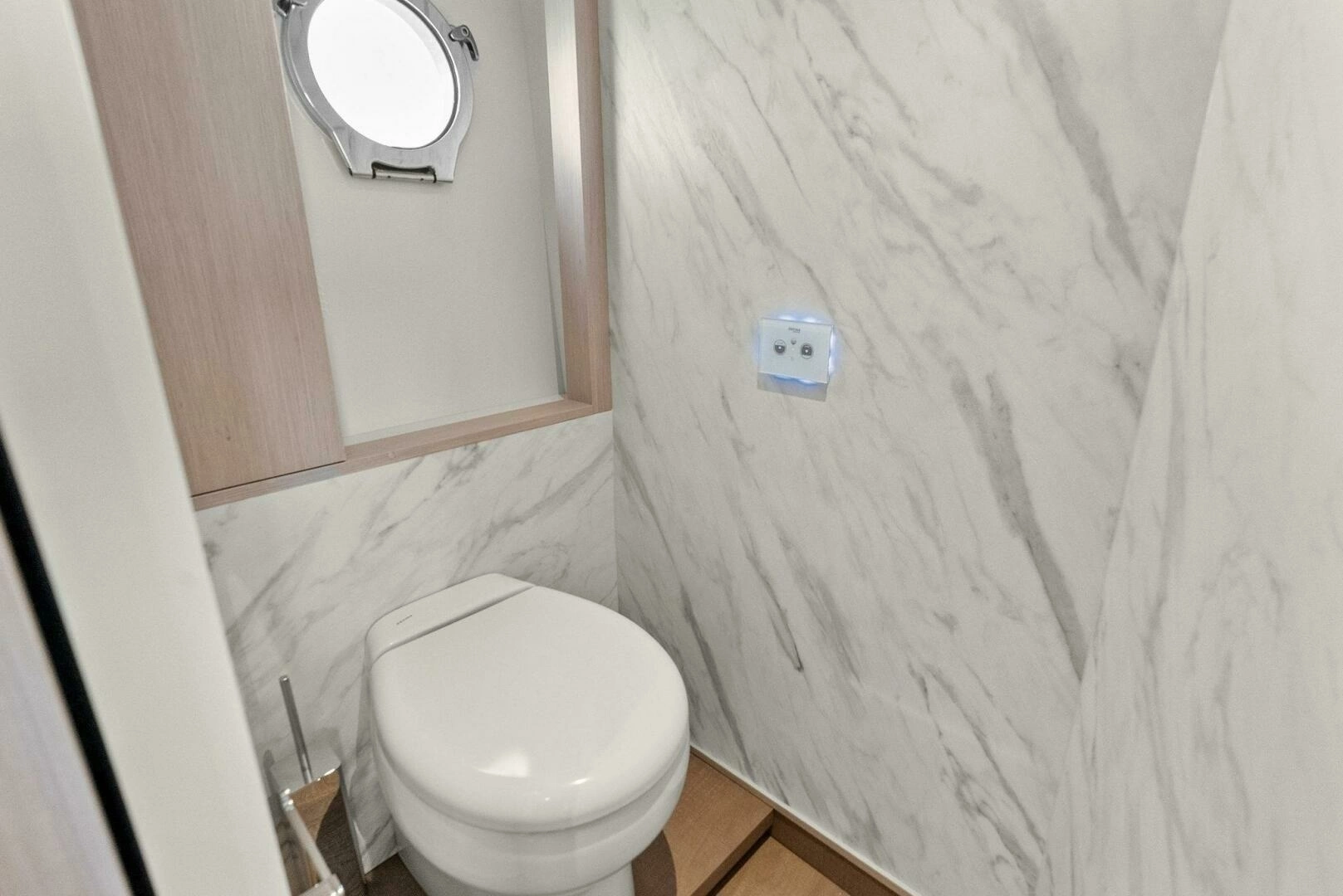 2026 Absolute 70 Navetta - Image 31