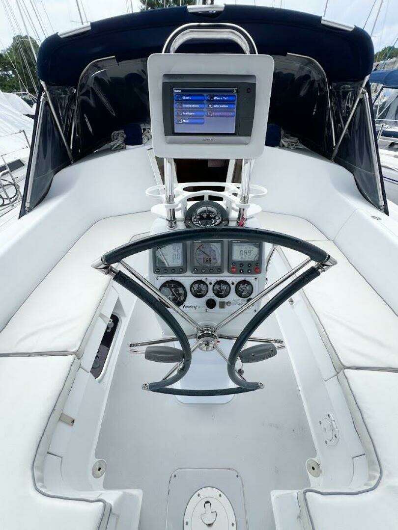 2007 Catalina 350 MK II - Image 40