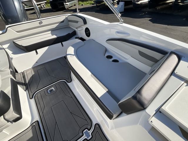 2023 Hurricane SunDeck Sport 205 OB - 12