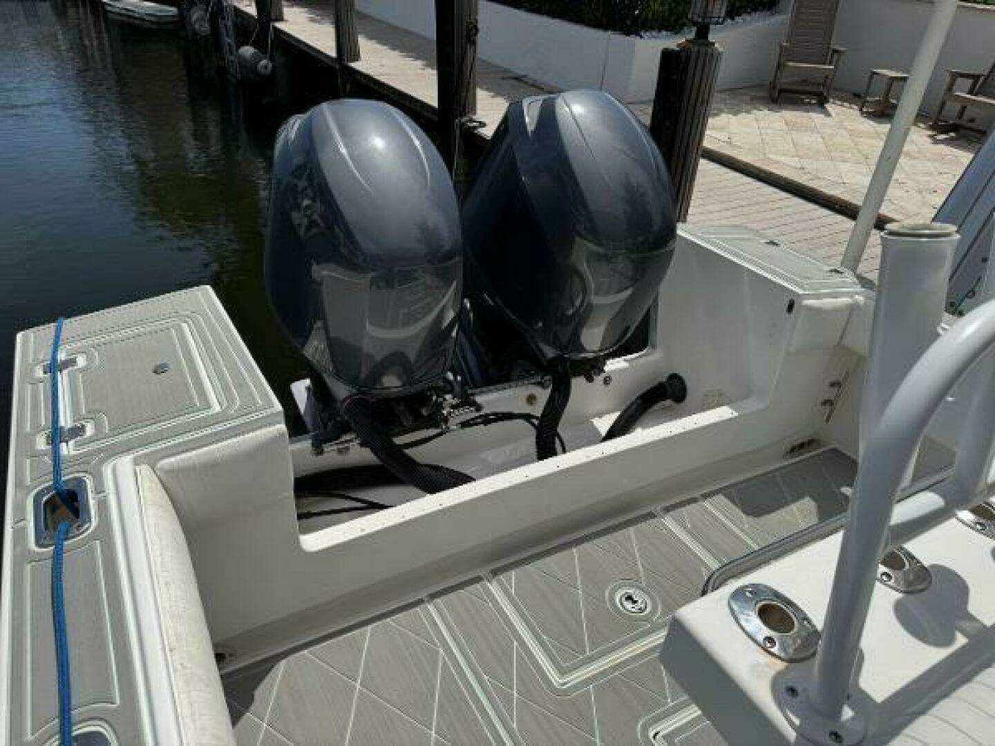 2005 Regulator 23 Center Console - Image 18