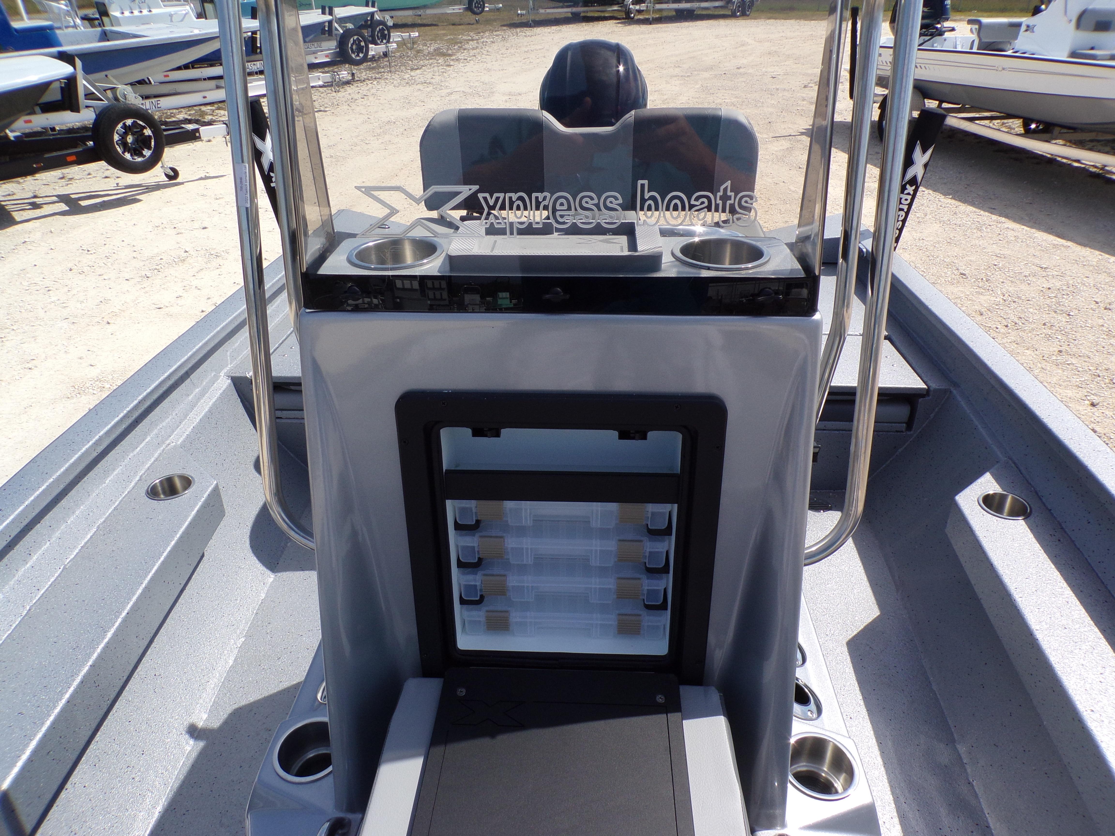 2025 Xpress H20B Bay - 13