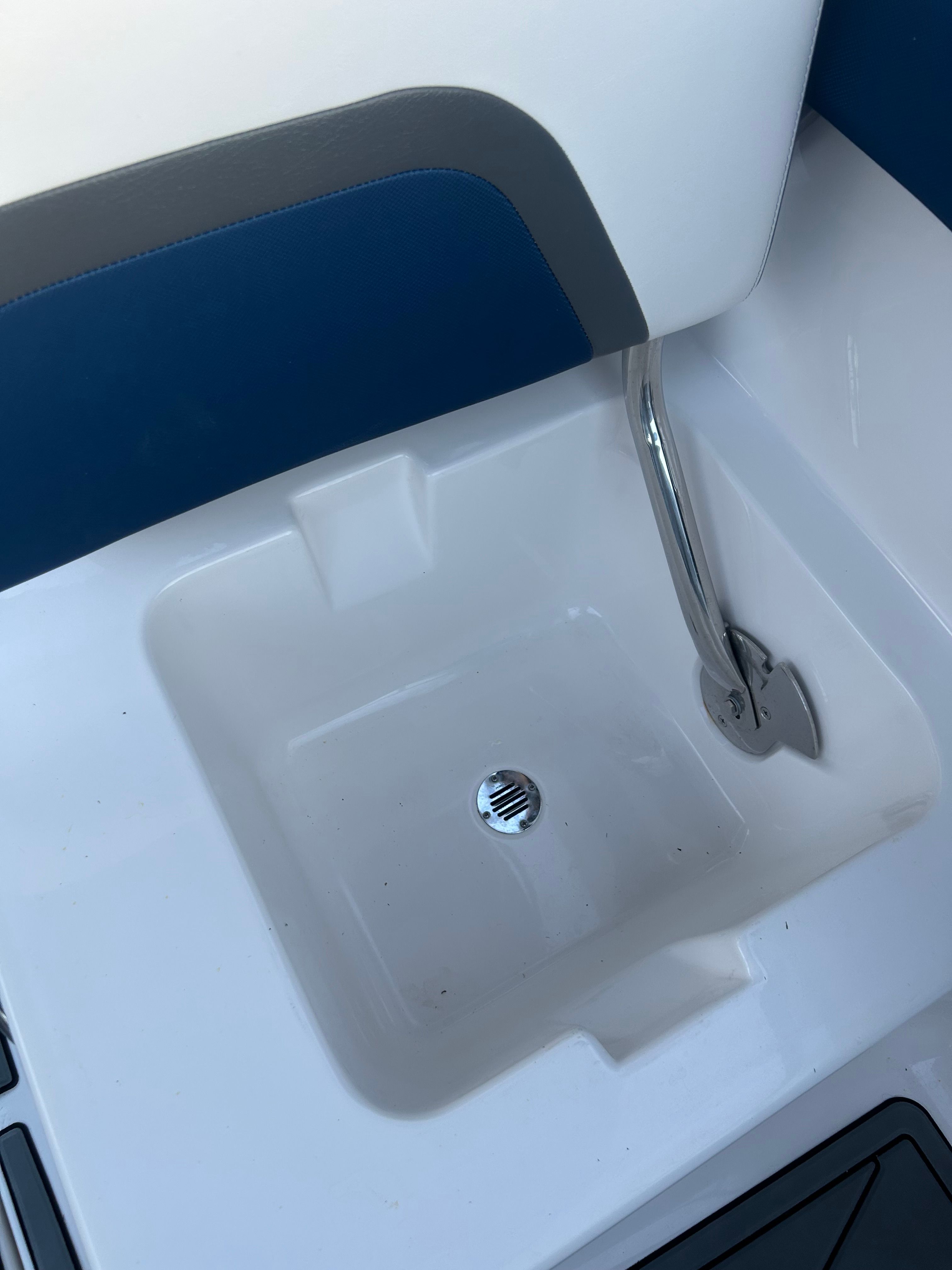 Sink in Chaparral Vortex 243 VRX boat, year 2015.