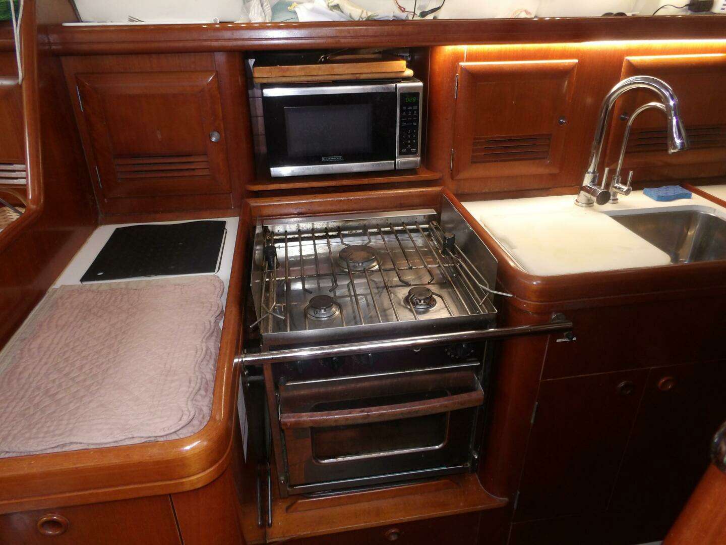 2004 Beneteau 423 - Image 32
