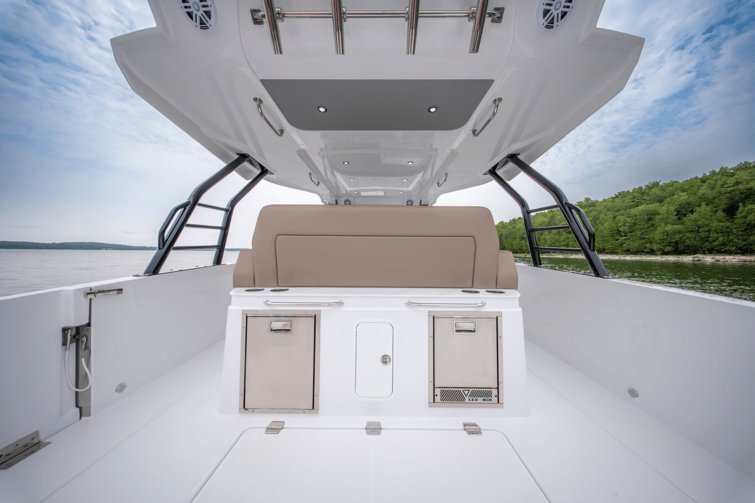 2027 Cruisers Yachts 38 VTR - 12