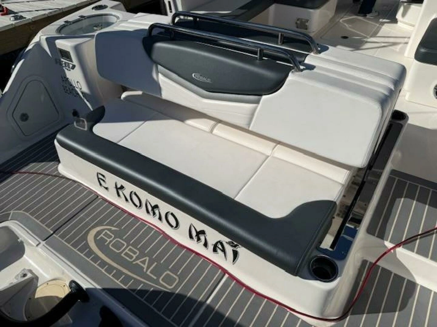 2021 Robalo R317 - Image 8